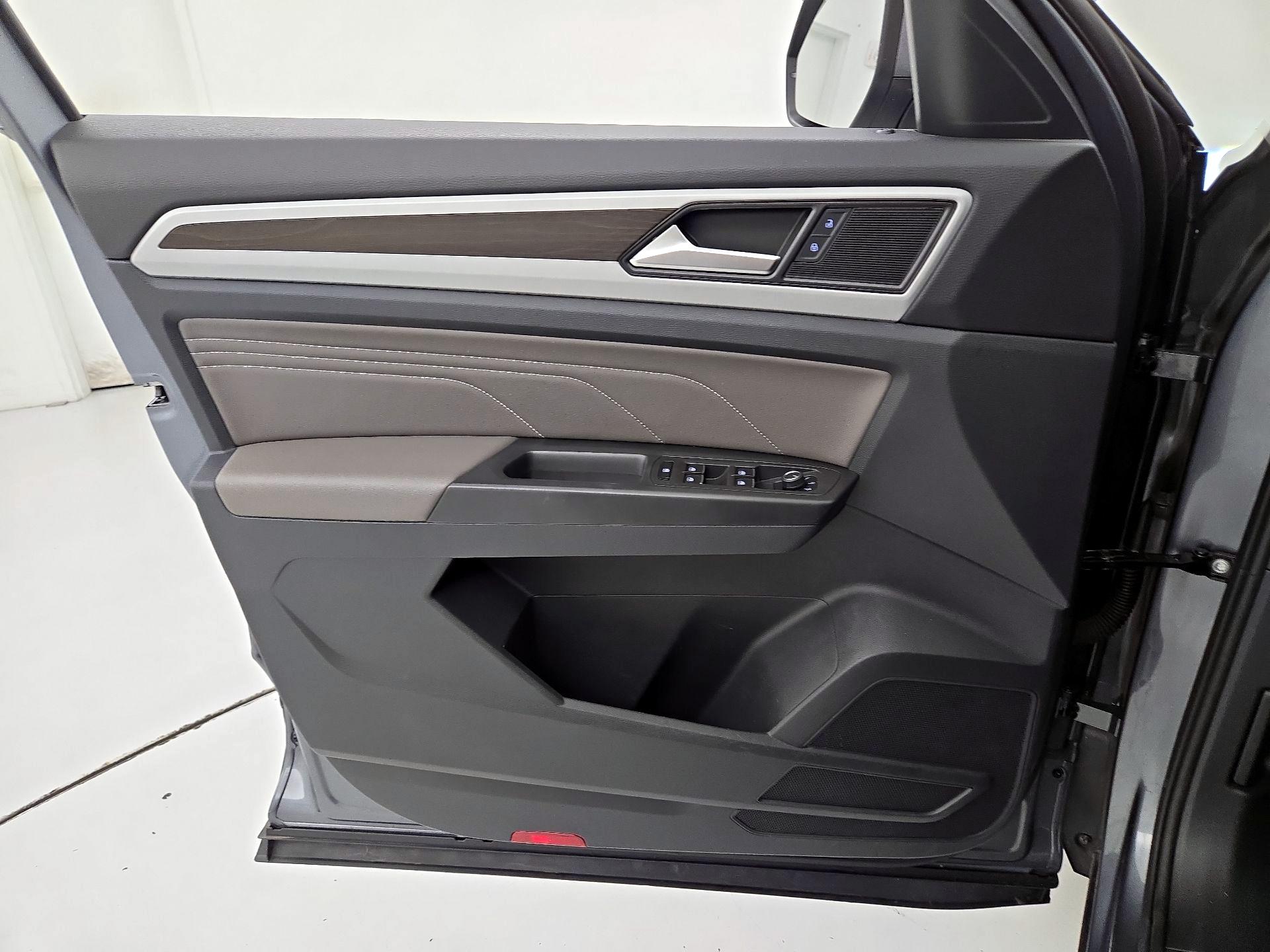 Thumbnail: 2022 Volkswagen Atlas - 12