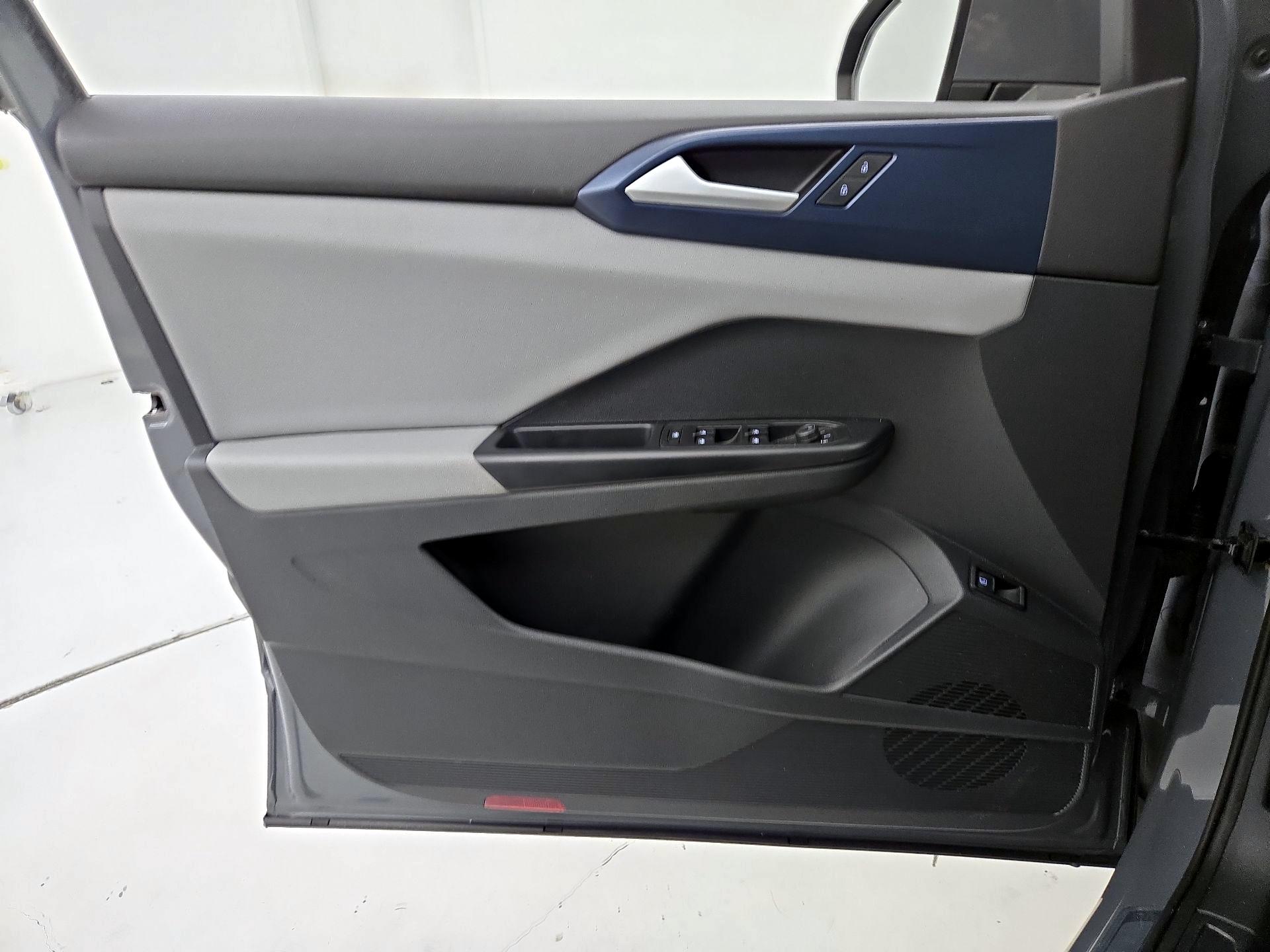 Thumbnail: 2023 Volkswagen Taos - 12