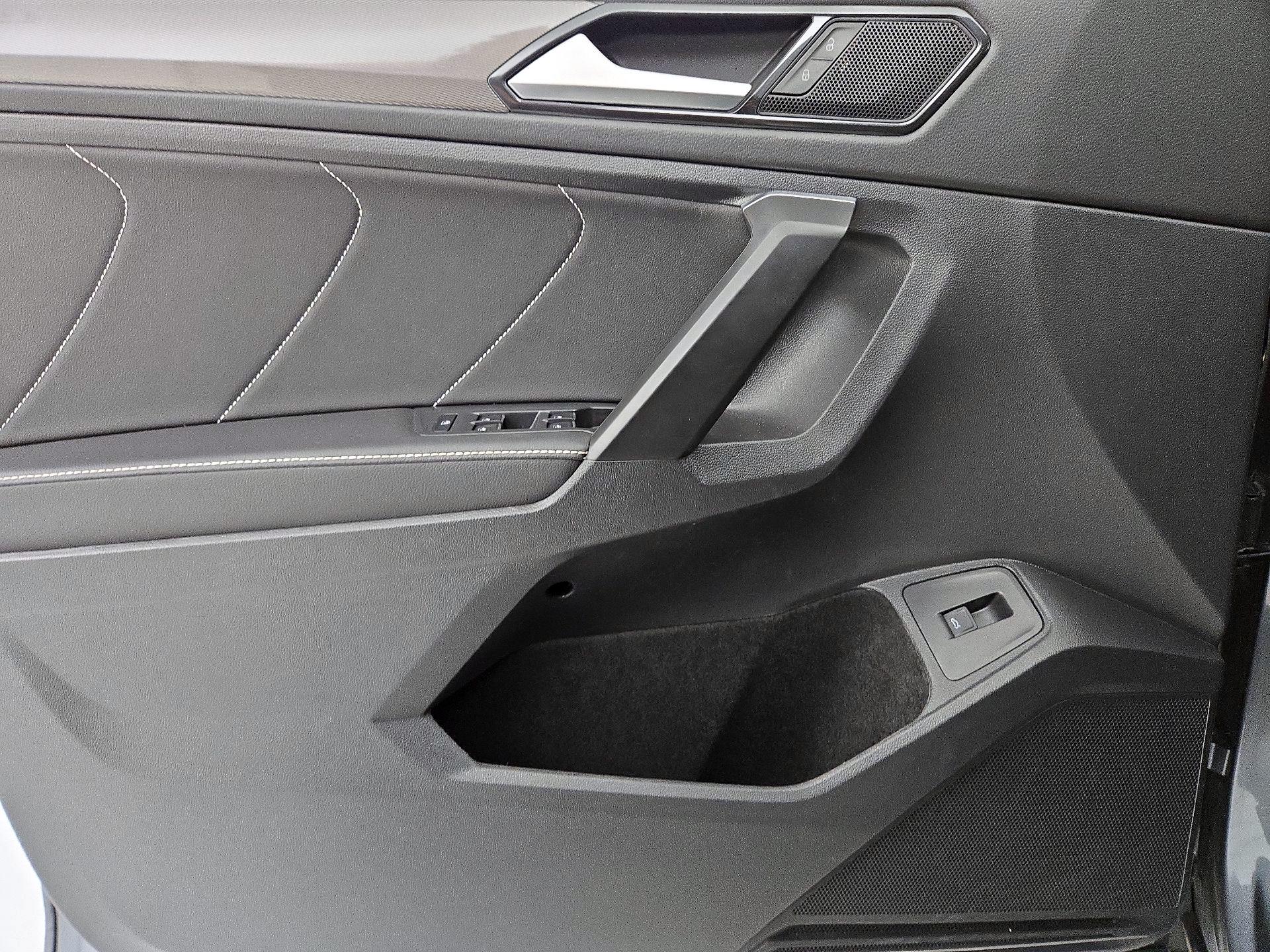 Thumbnail: 2023 Volkswagen Tiguan - 12