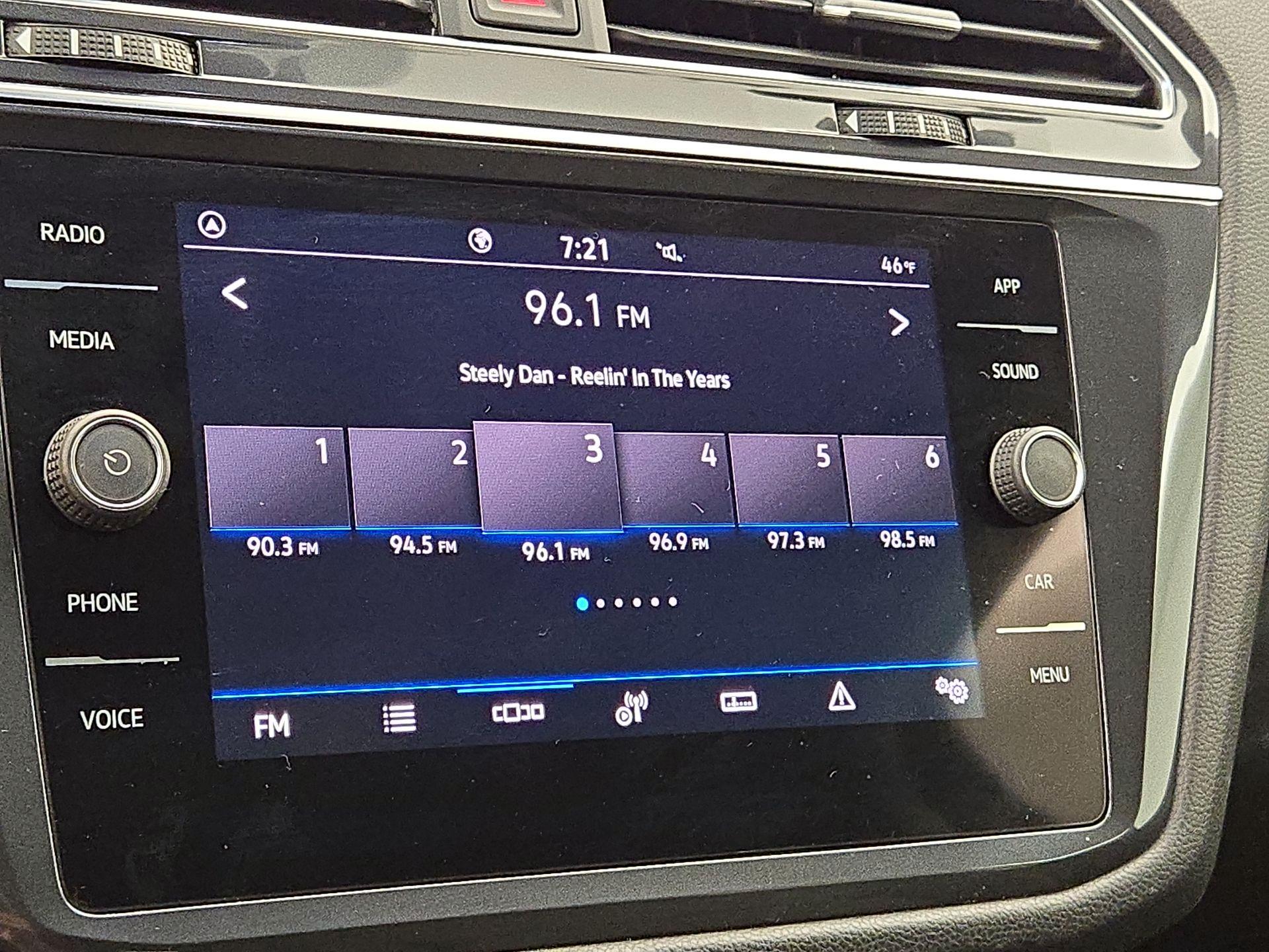 Thumbnail: 2023 Volkswagen Tiguan - 14