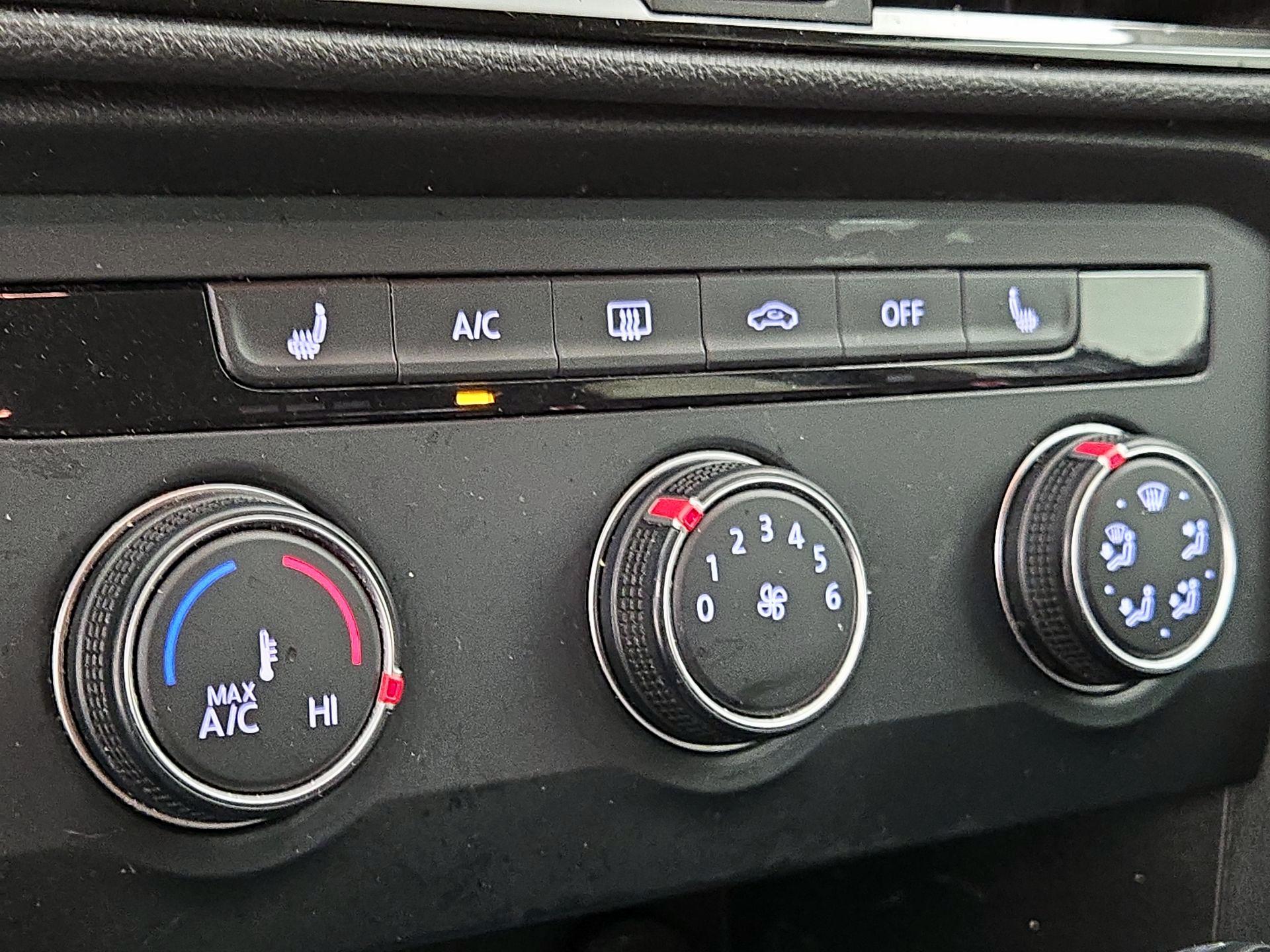 Thumbnail: 2022 Volkswagen Taos - 15