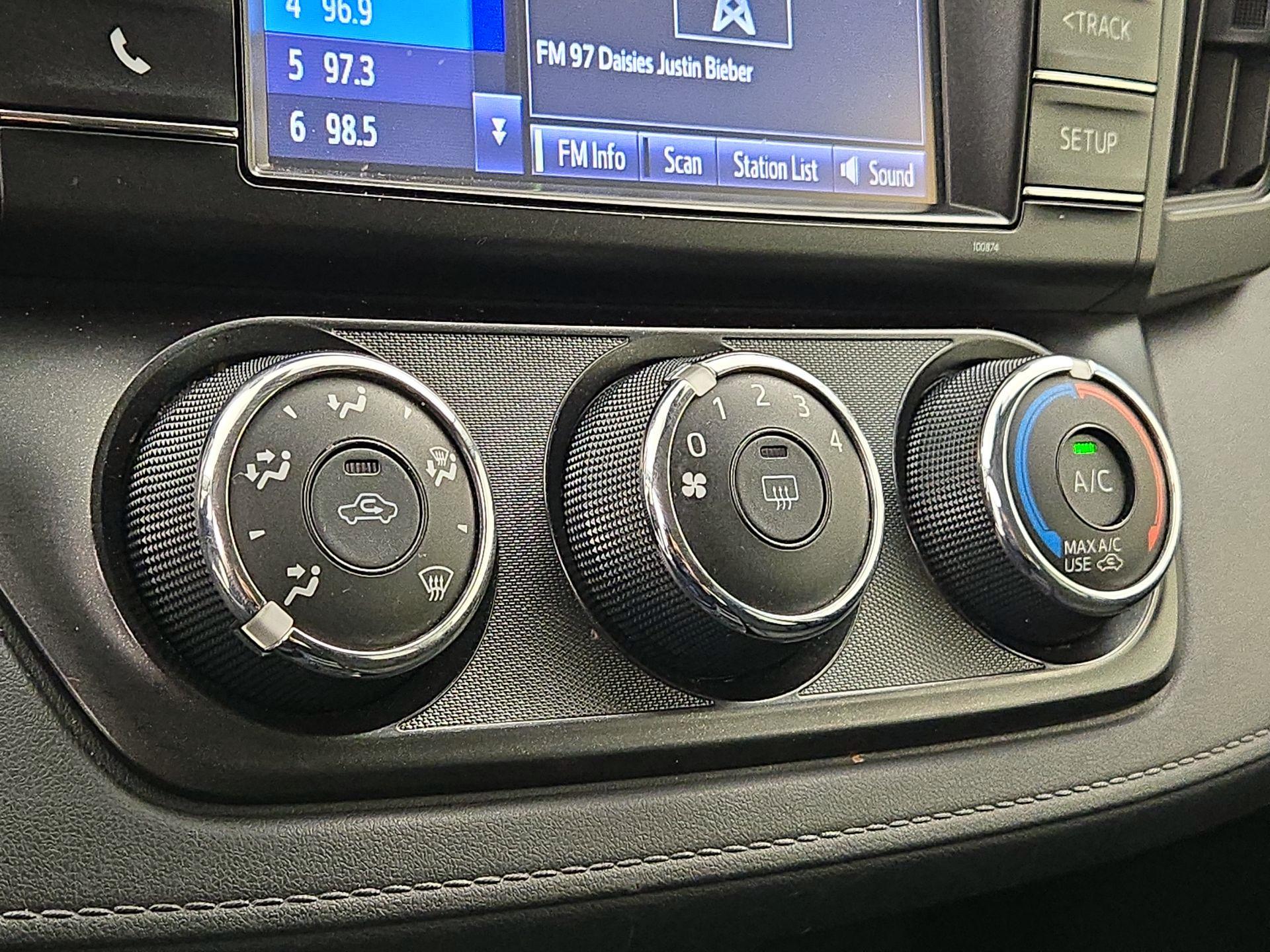 Thumbnail: 2018 Toyota RAV4 - 15