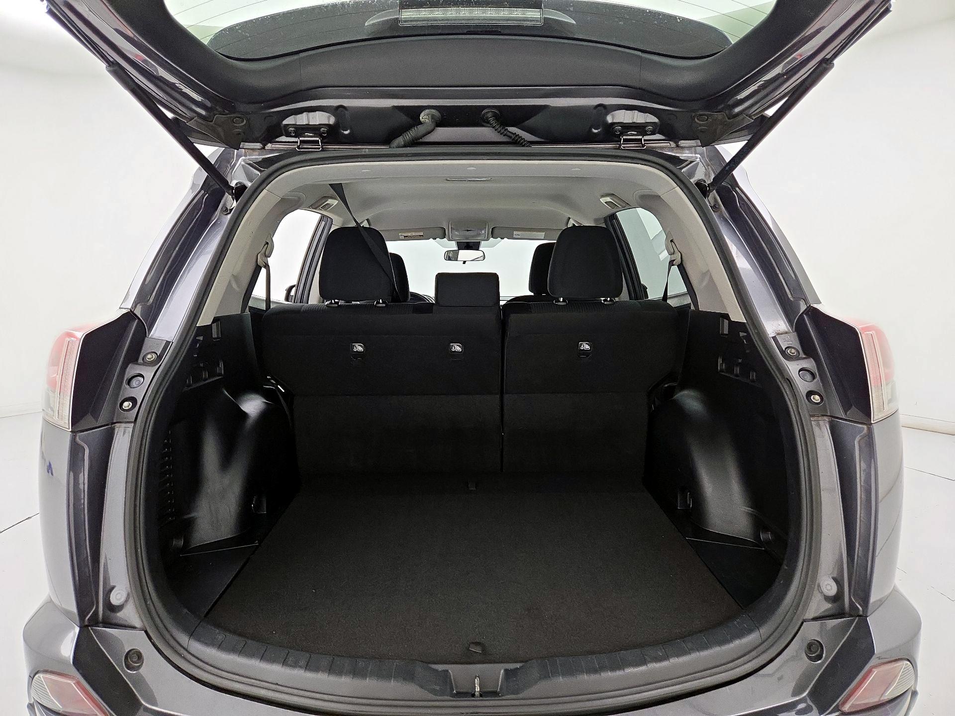 Thumbnail: 2018 Toyota RAV4 - 19