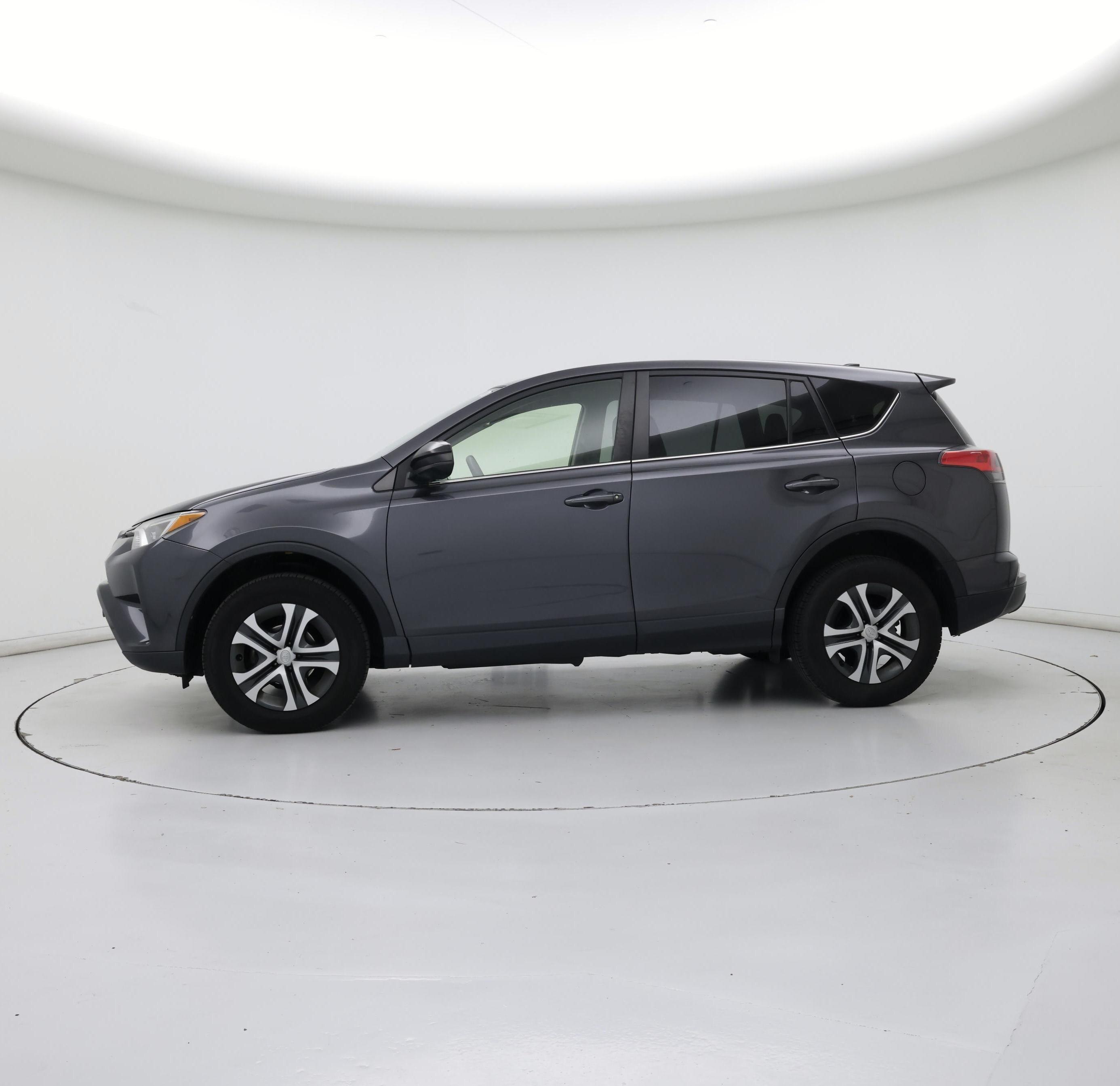 Thumbnail: 2018 Toyota RAV4 - 3