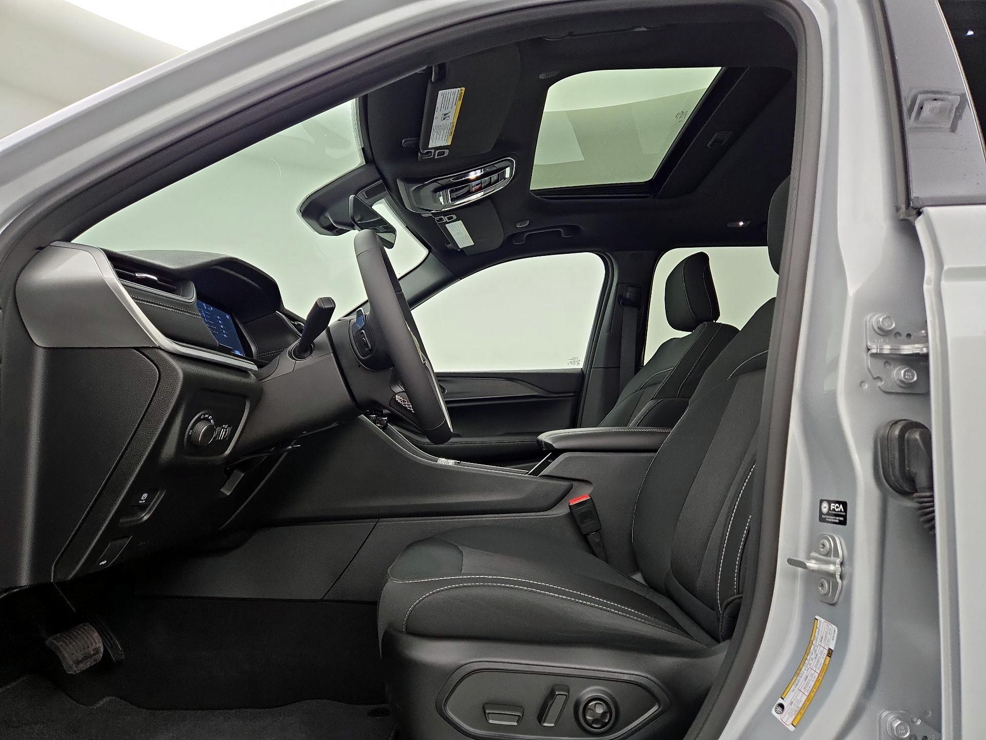 Thumbnail: 2025 Jeep Grand Cherokee - 11