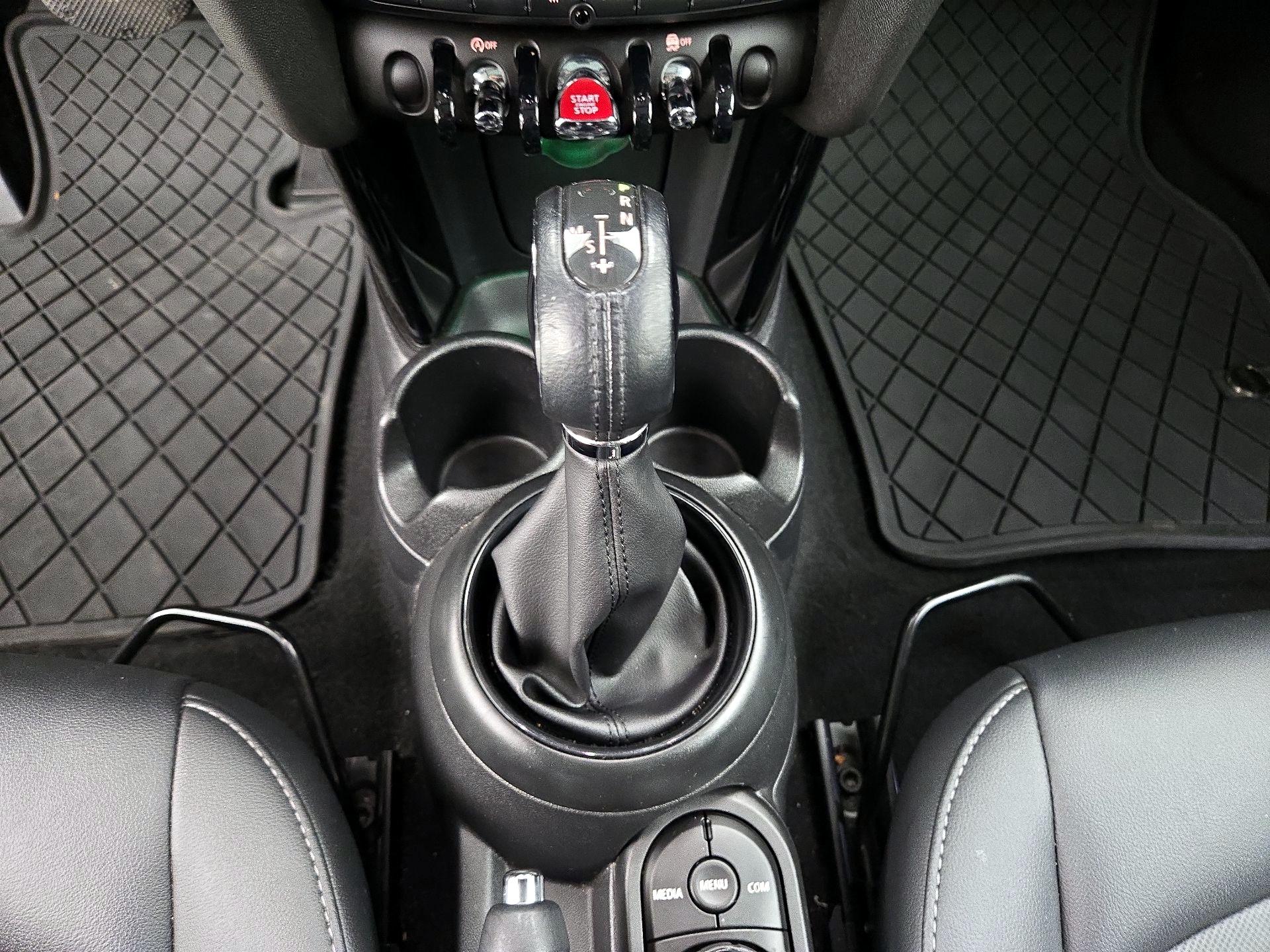 Thumbnail: 2019 MINI Cooper Hardtop - 17