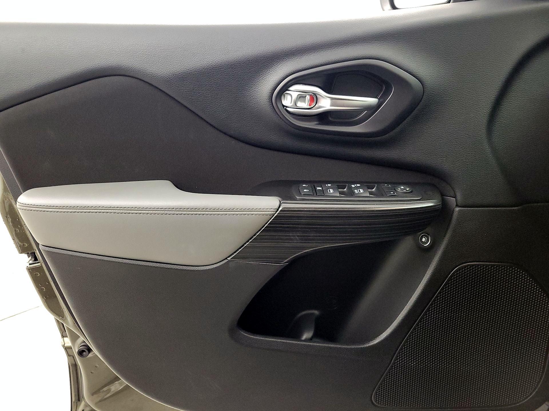 Thumbnail: 2014 Jeep Cherokee - 12