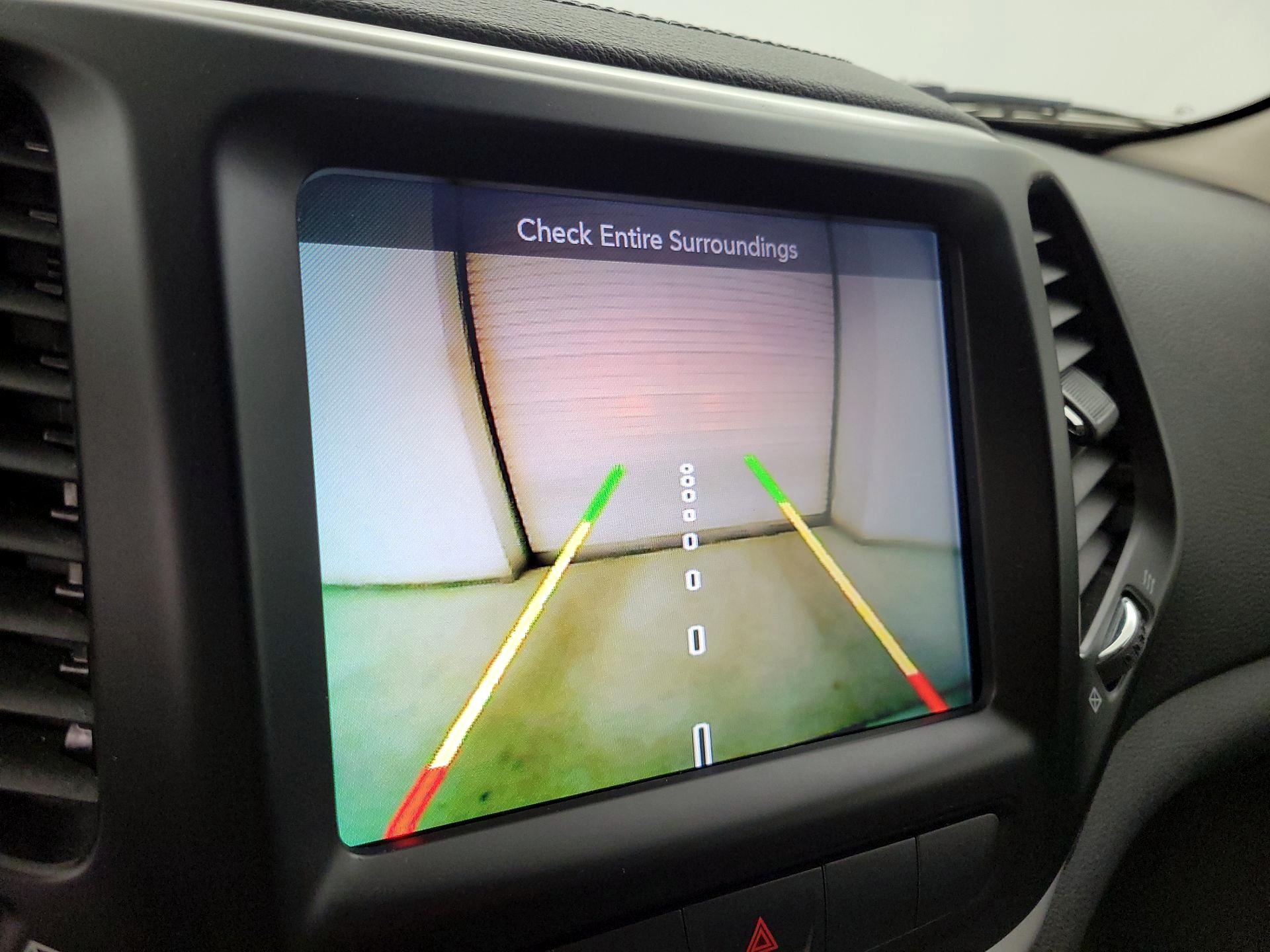 Thumbnail: 2014 Jeep Cherokee - 15