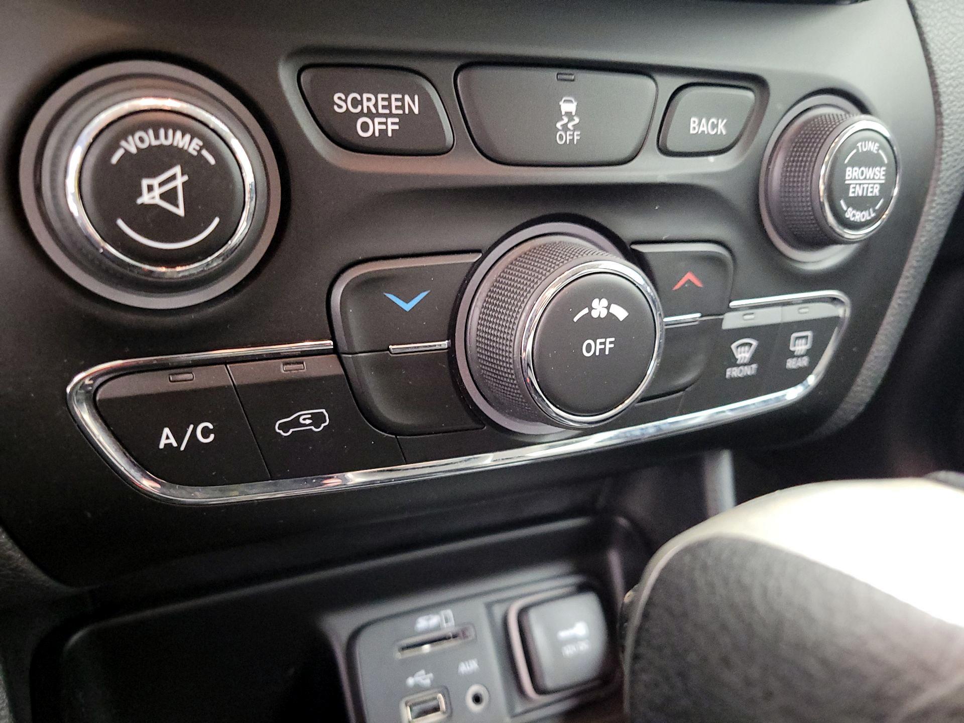 Thumbnail: 2014 Jeep Cherokee - 17