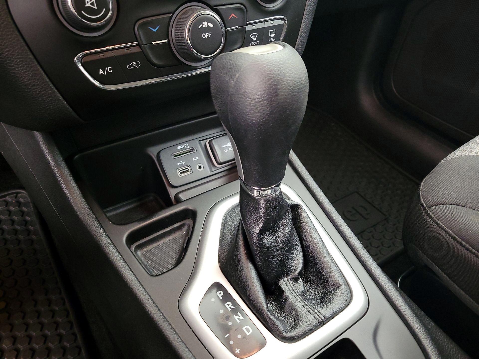 Thumbnail: 2014 Jeep Cherokee - 18