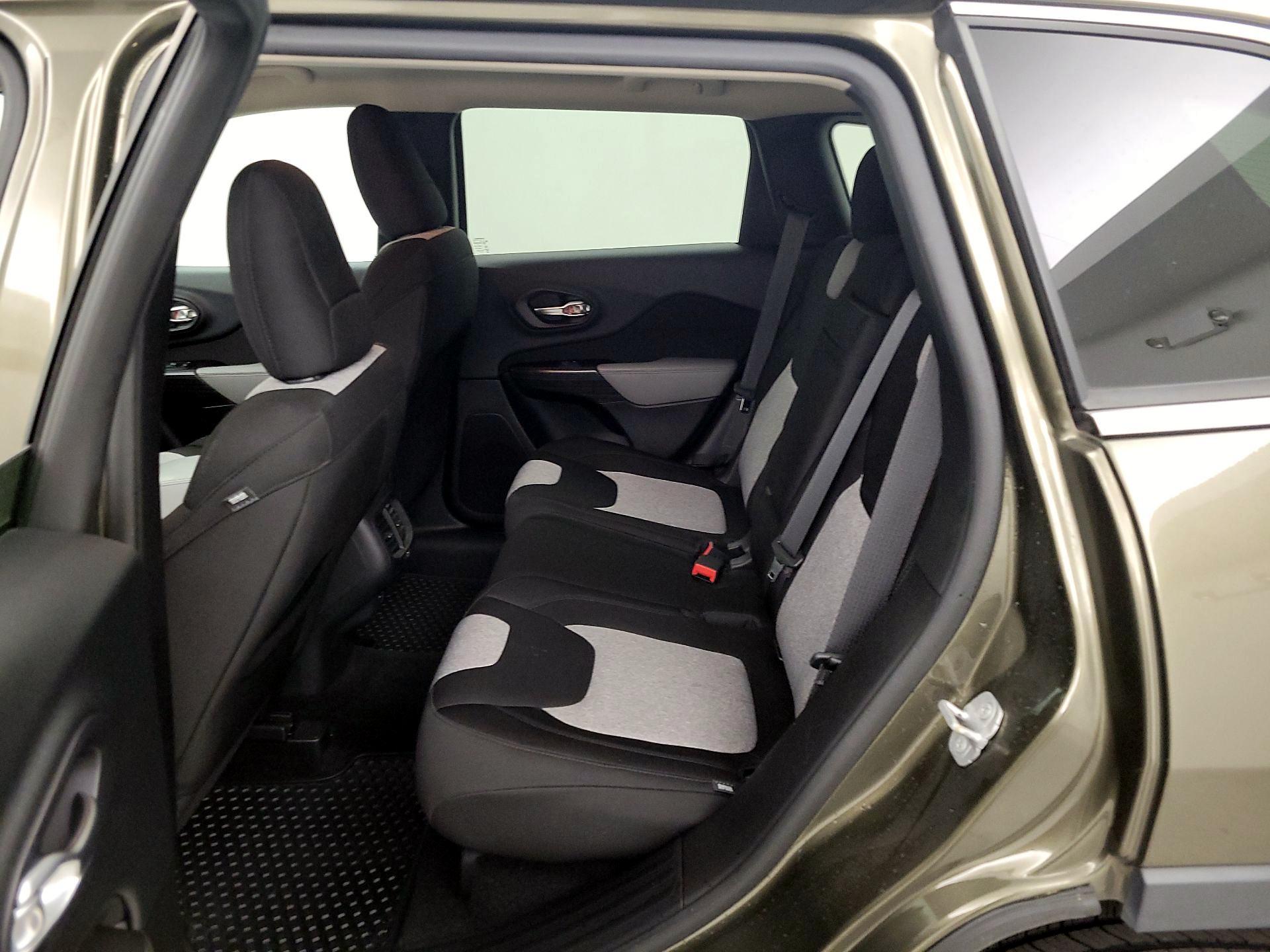 Thumbnail: 2014 Jeep Cherokee - 20