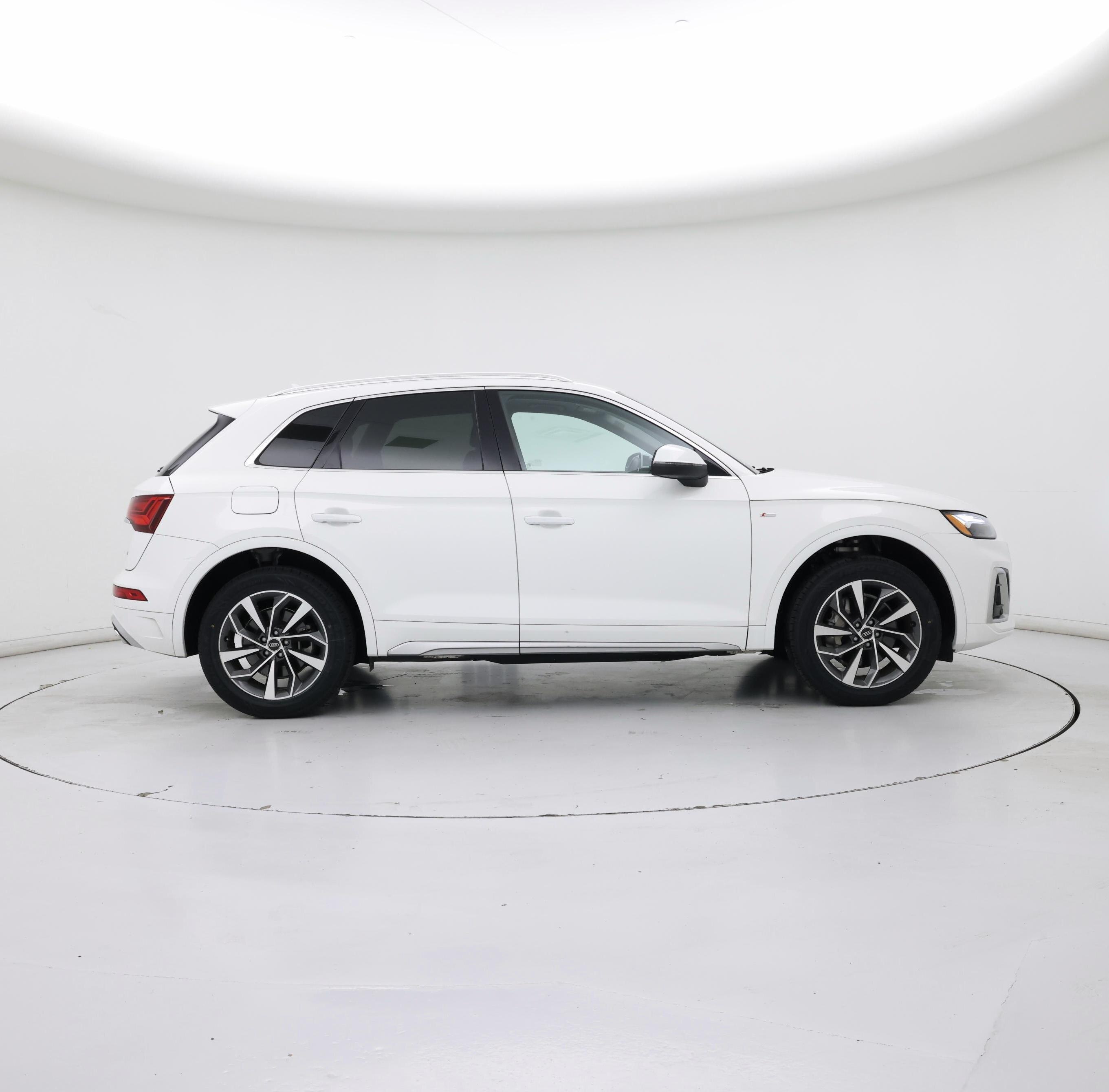 Thumbnail: 2023 Audi Q5 - 7