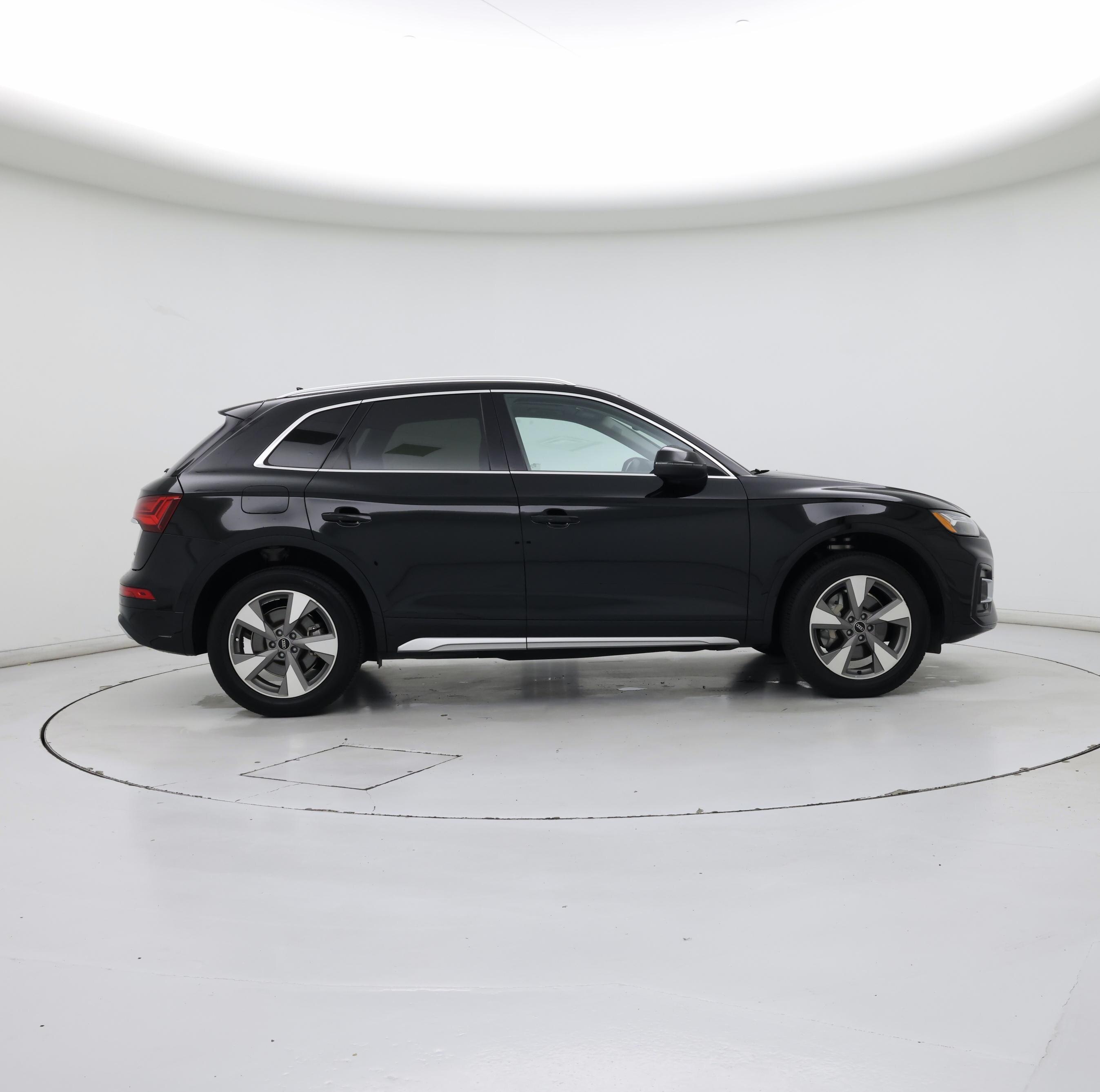 Thumbnail: 2023 Audi Q5 - 7