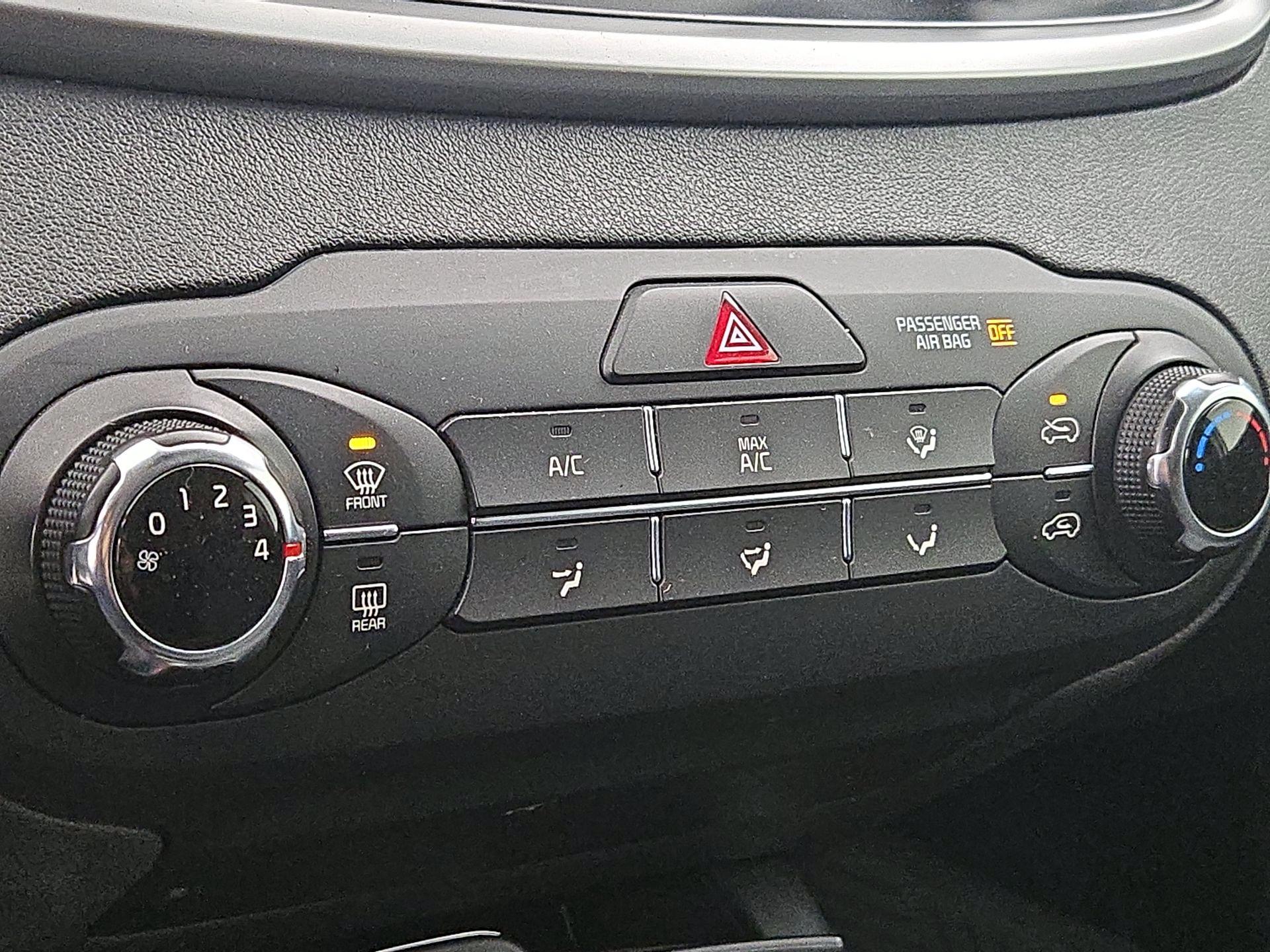 Thumbnail: 2019 Kia Sorento - 15