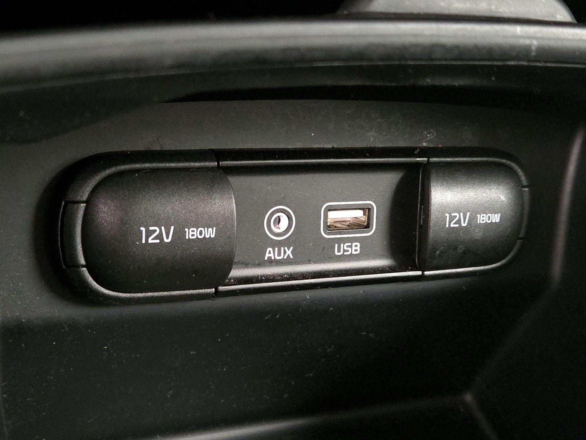 Thumbnail: 2019 Kia Sorento - 17