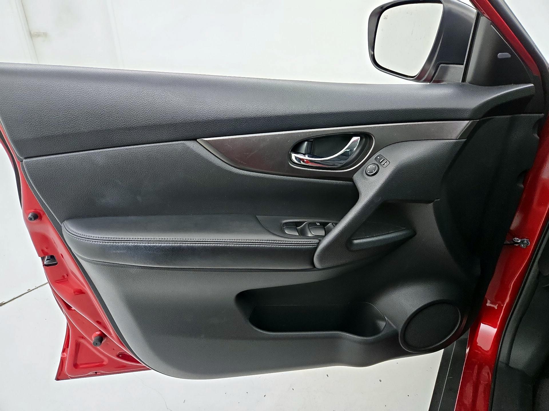 Thumbnail: 2015 Nissan Rogue - 12