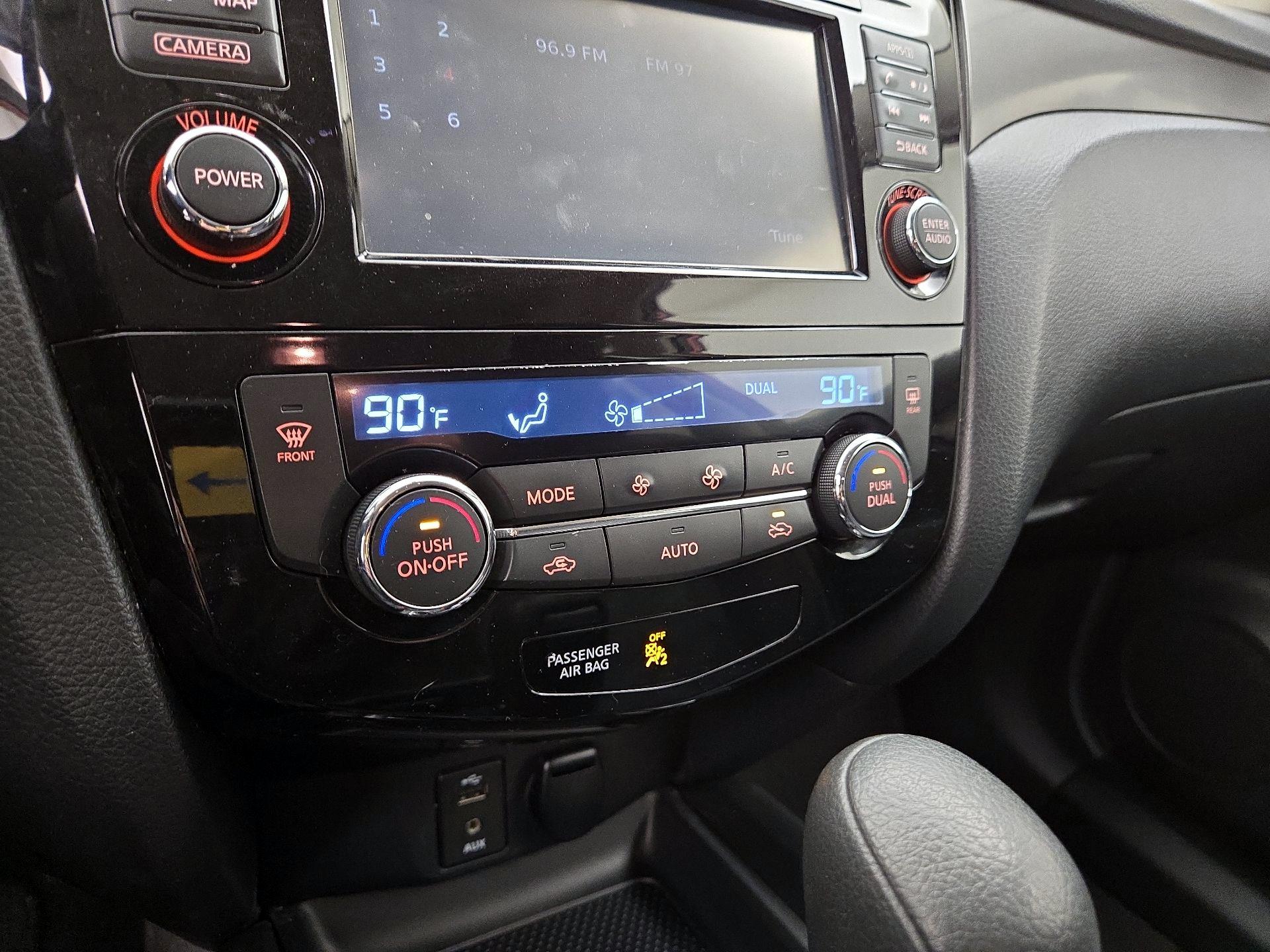 Thumbnail: 2015 Nissan Rogue - 17