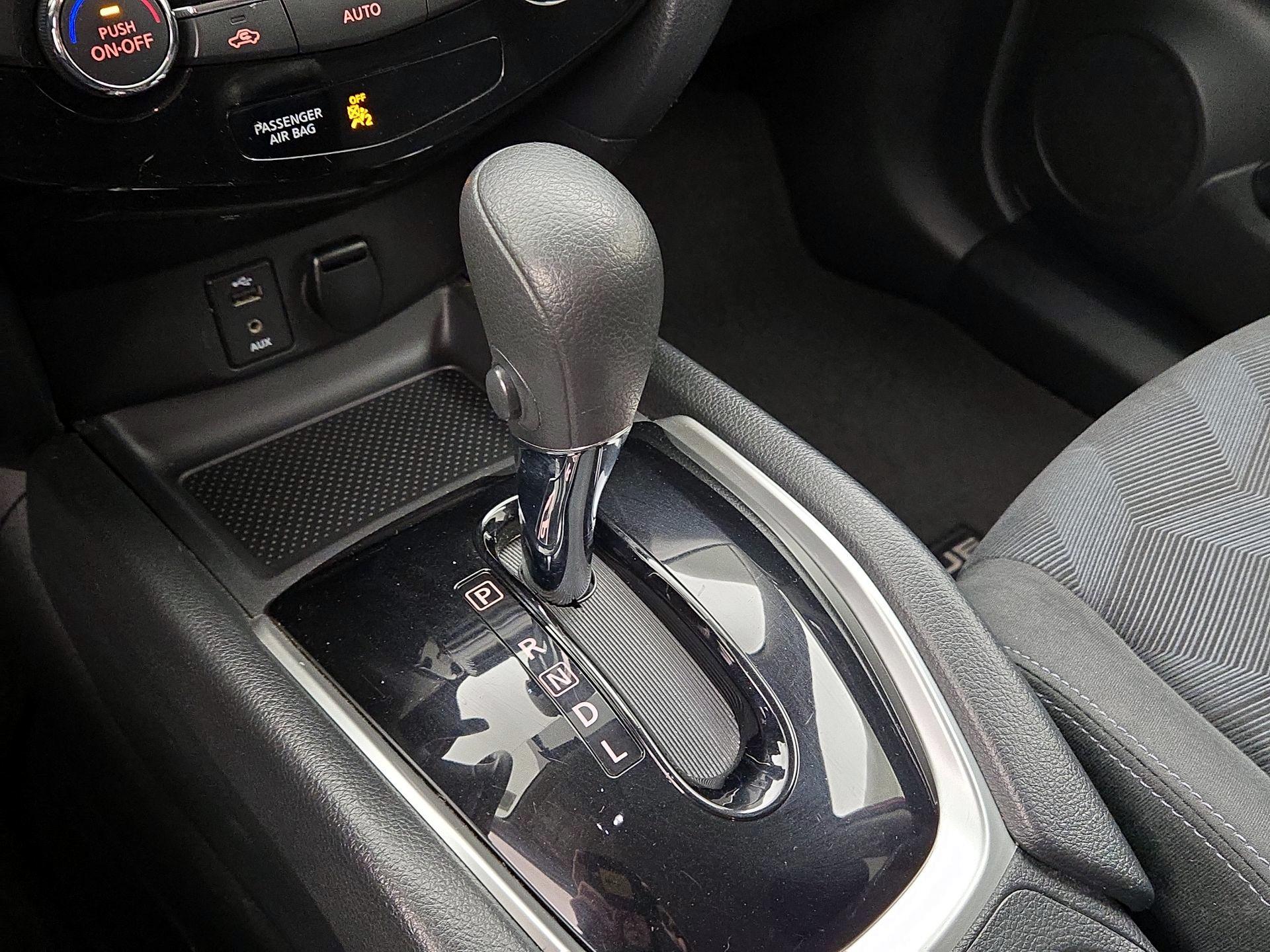 Thumbnail: 2015 Nissan Rogue - 18