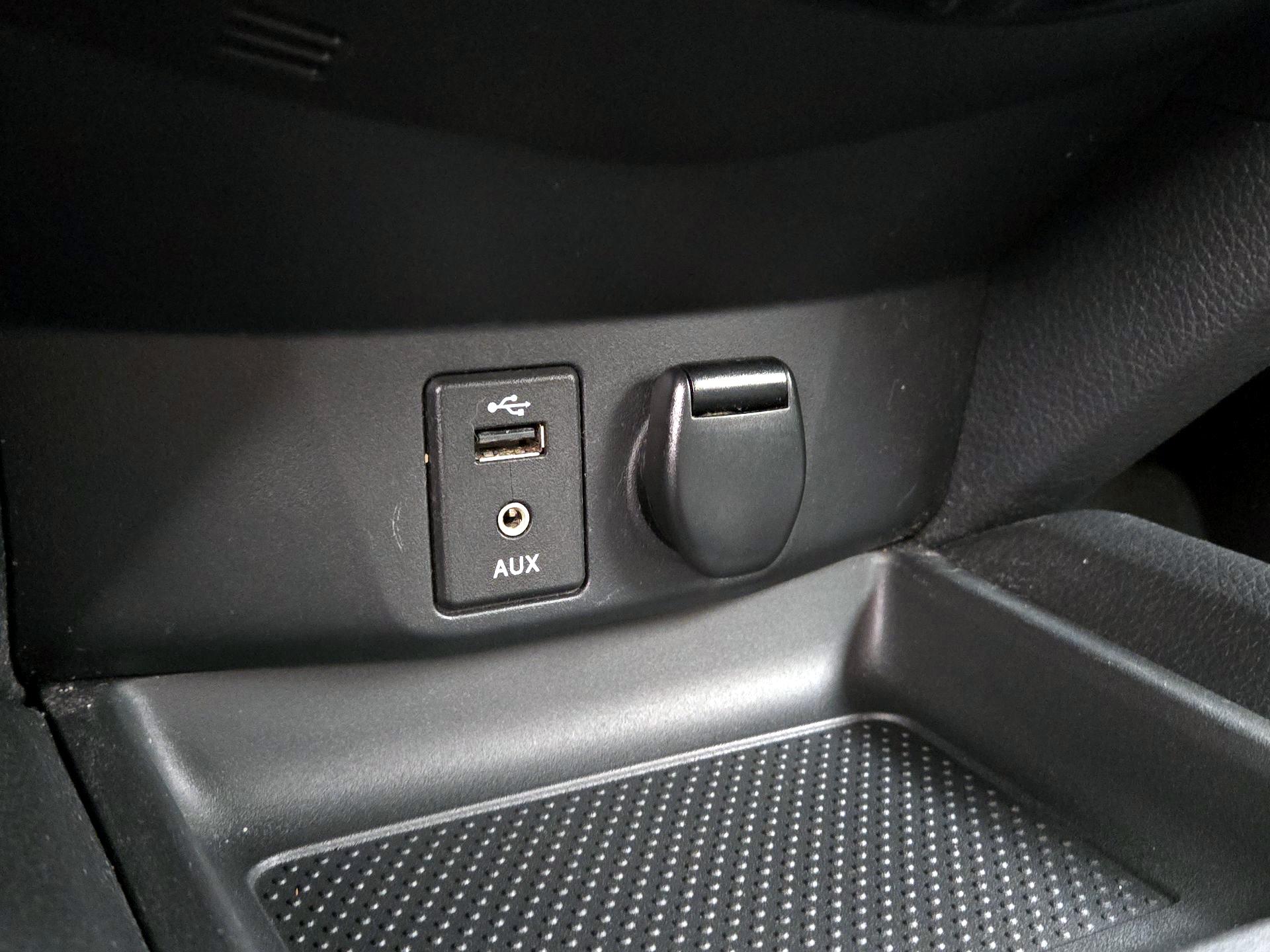 Thumbnail: 2015 Nissan Rogue - 19