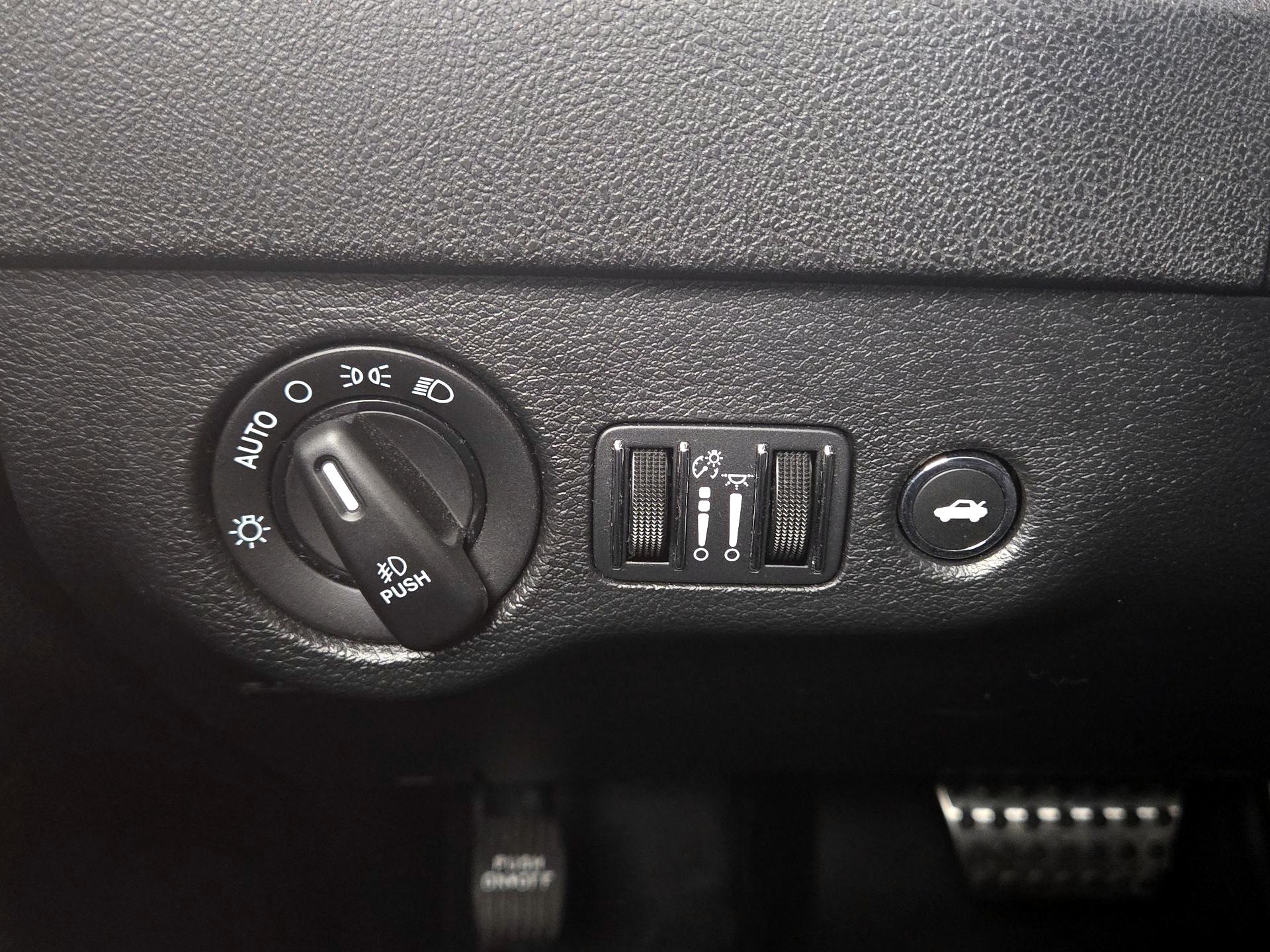 Thumbnail: 2020 Dodge Charger - 13