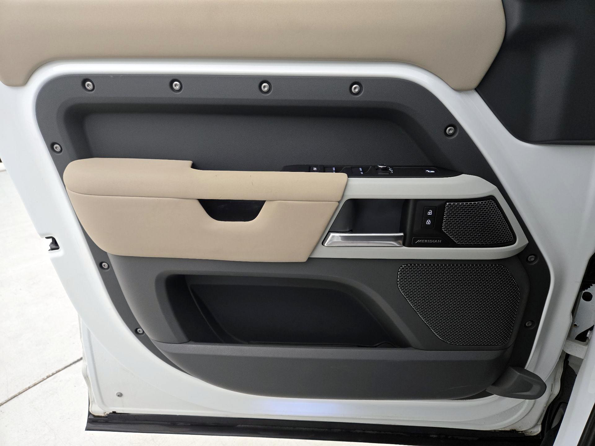 Thumbnail: 2022 Land Rover Defender - 12