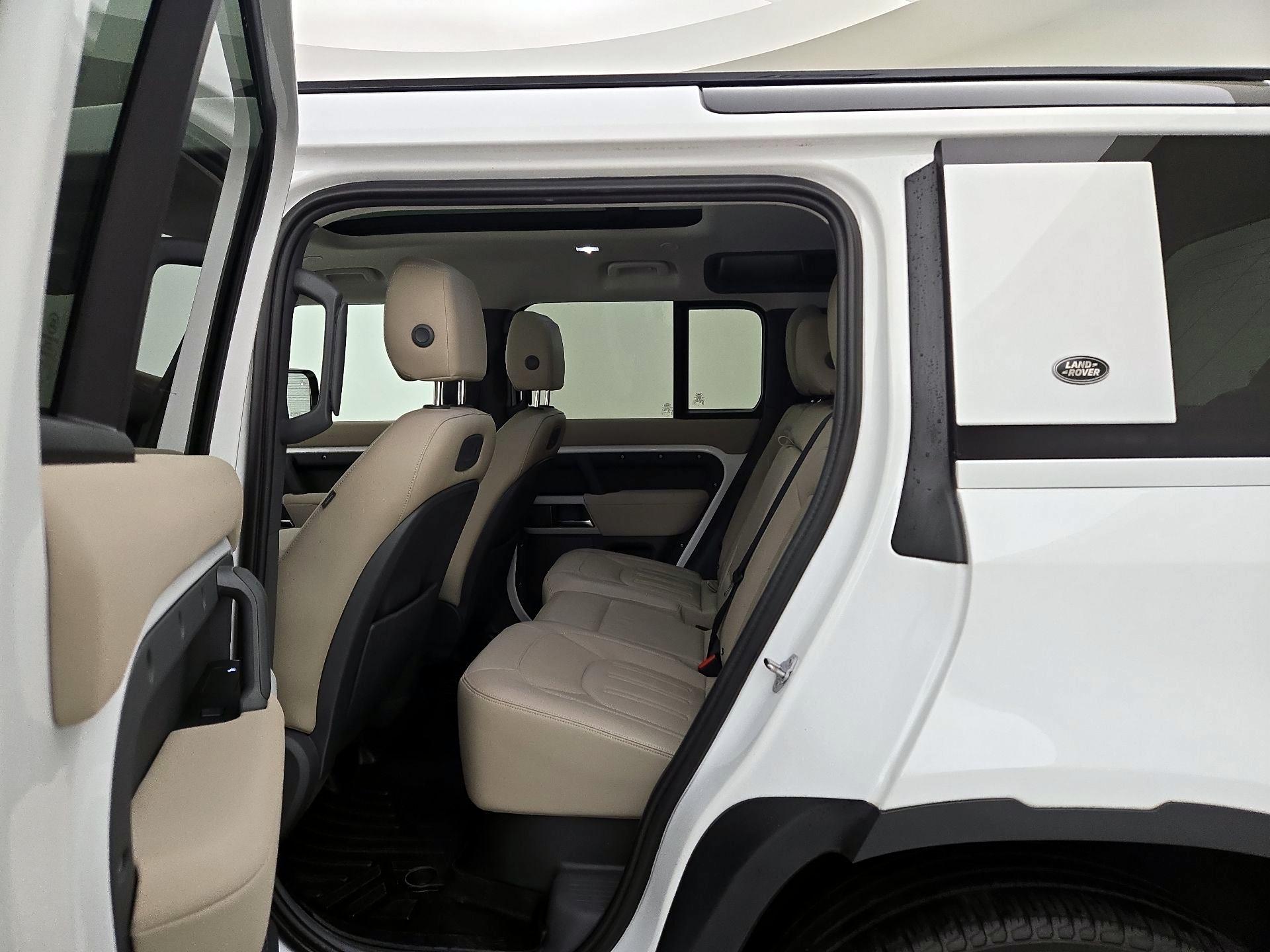 Thumbnail: 2022 Land Rover Defender - 18