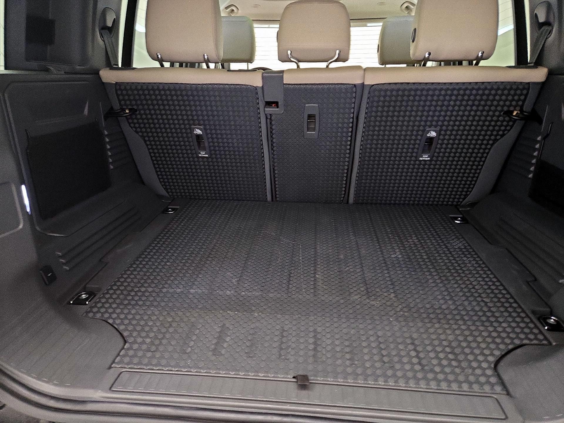 Thumbnail: 2022 Land Rover Defender - 19