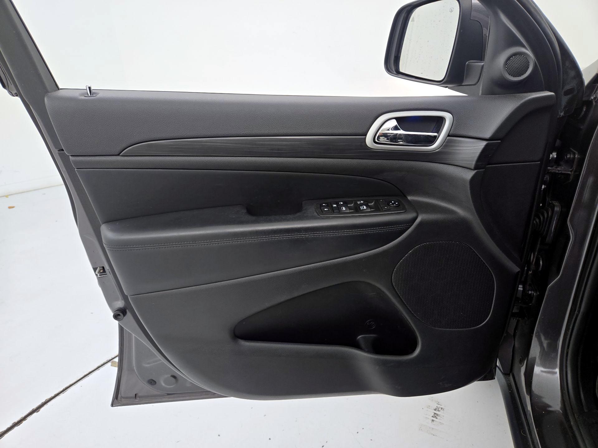 Thumbnail: 2021 Jeep Grand Cherokee - 12