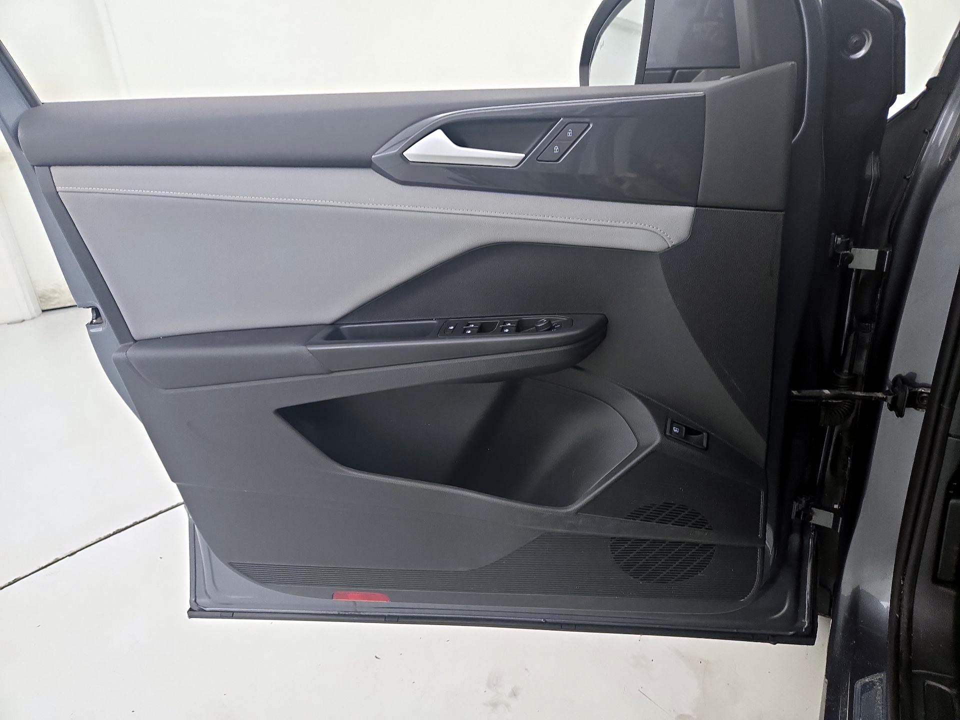 Thumbnail: 2022 Volkswagen Taos - 12