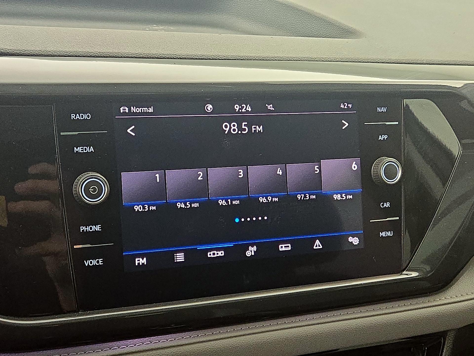 Thumbnail: 2022 Volkswagen Taos - 16