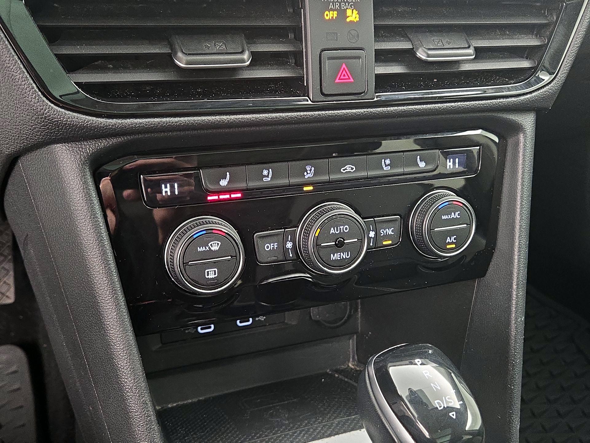 Thumbnail: 2022 Volkswagen Taos - 17