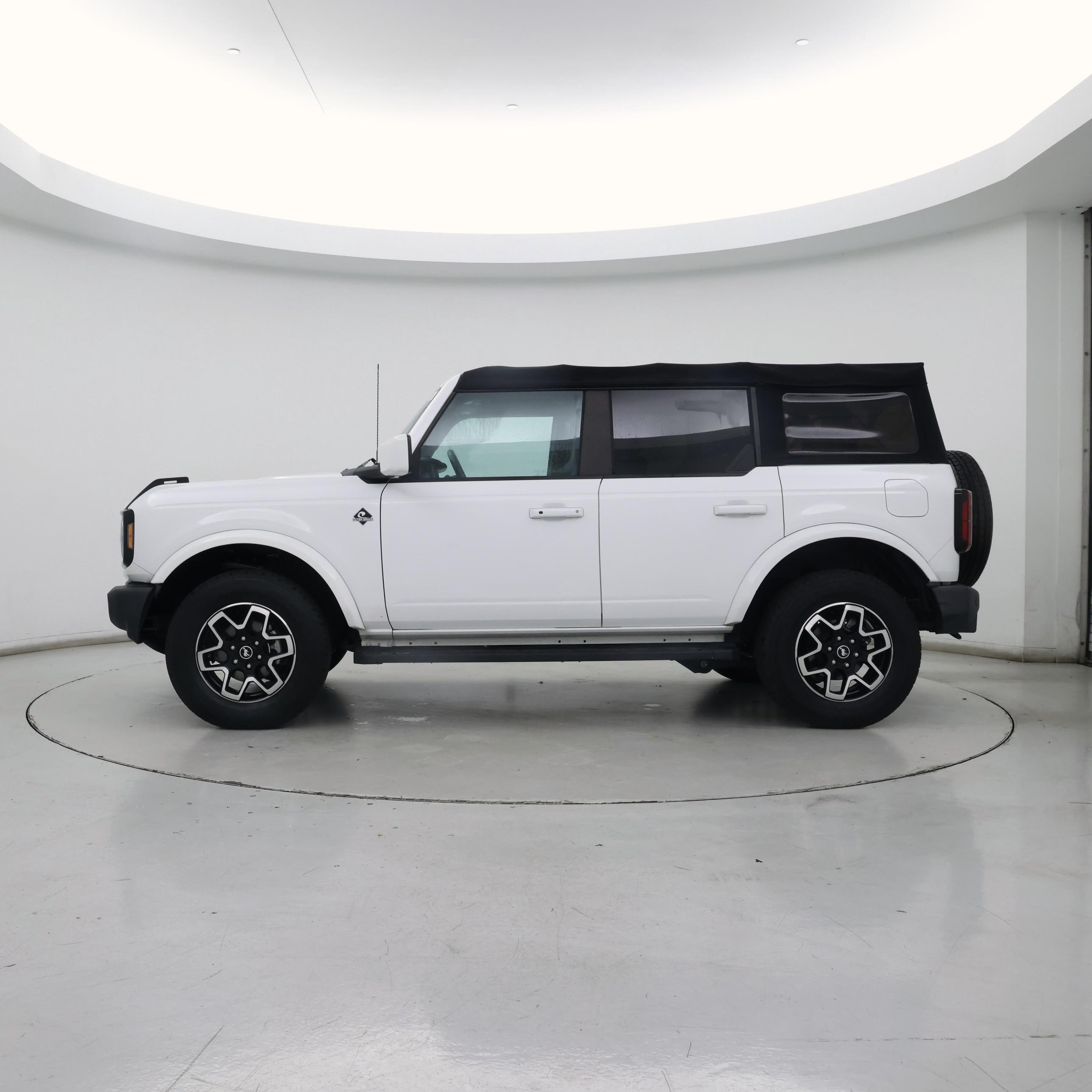 Thumbnail: 2021 Ford Bronco - 3