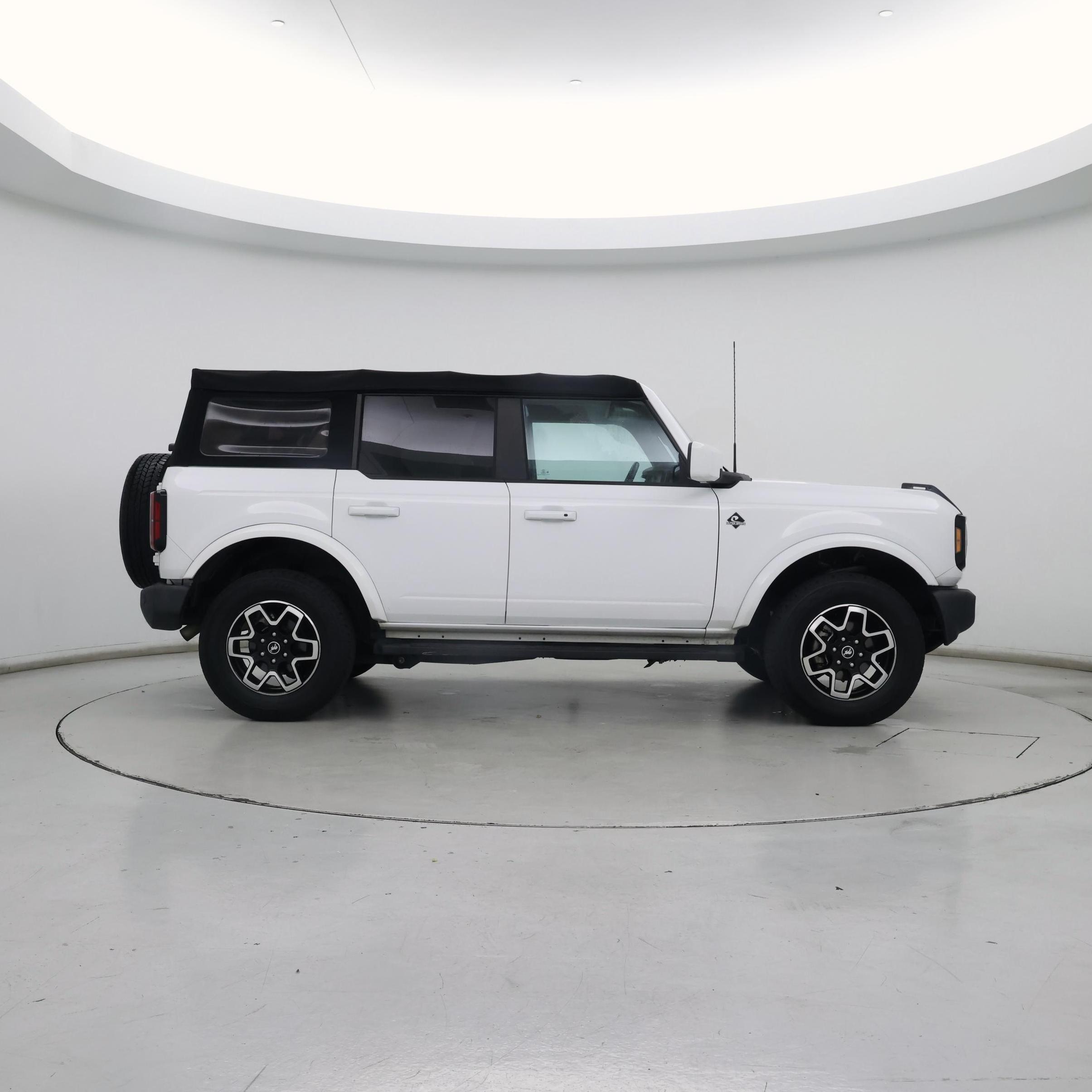 Thumbnail: 2021 Ford Bronco - 7