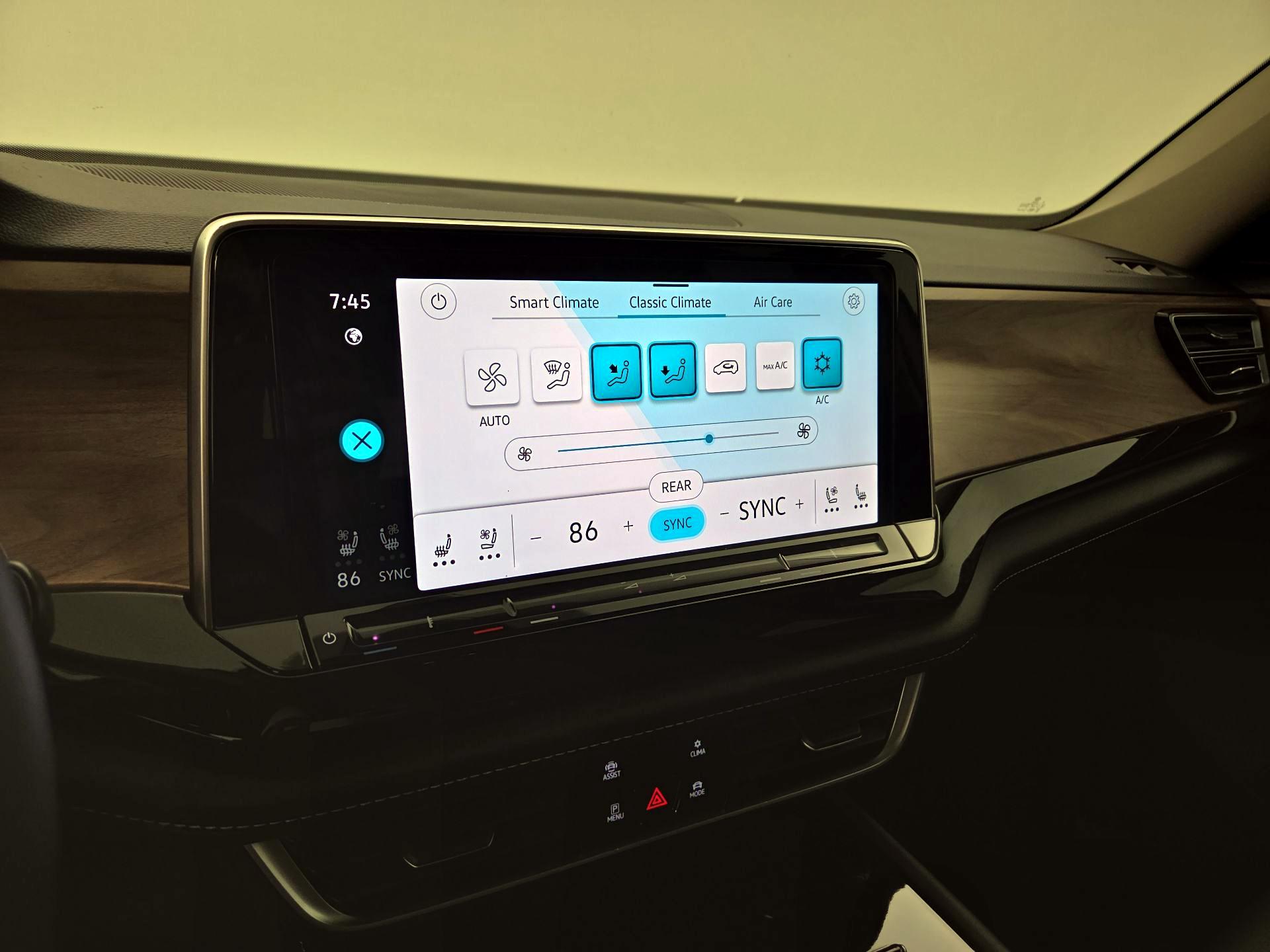 Thumbnail: 2024 Volkswagen Atlas - 16