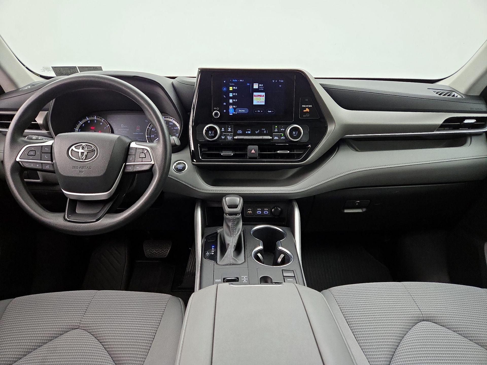 Thumbnail: 2023 Toyota Highlander - 9