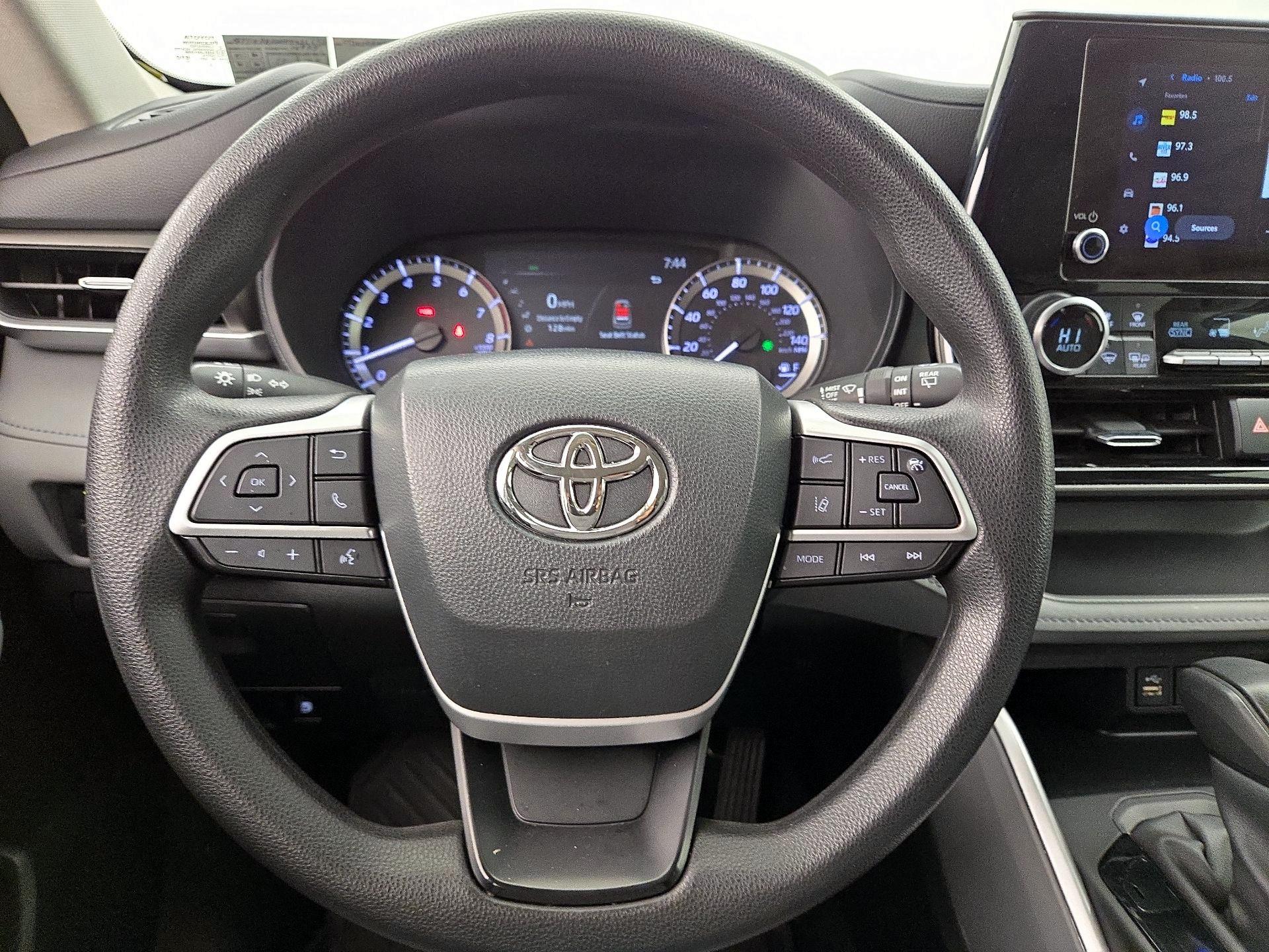 Thumbnail: 2023 Toyota Highlander - 10