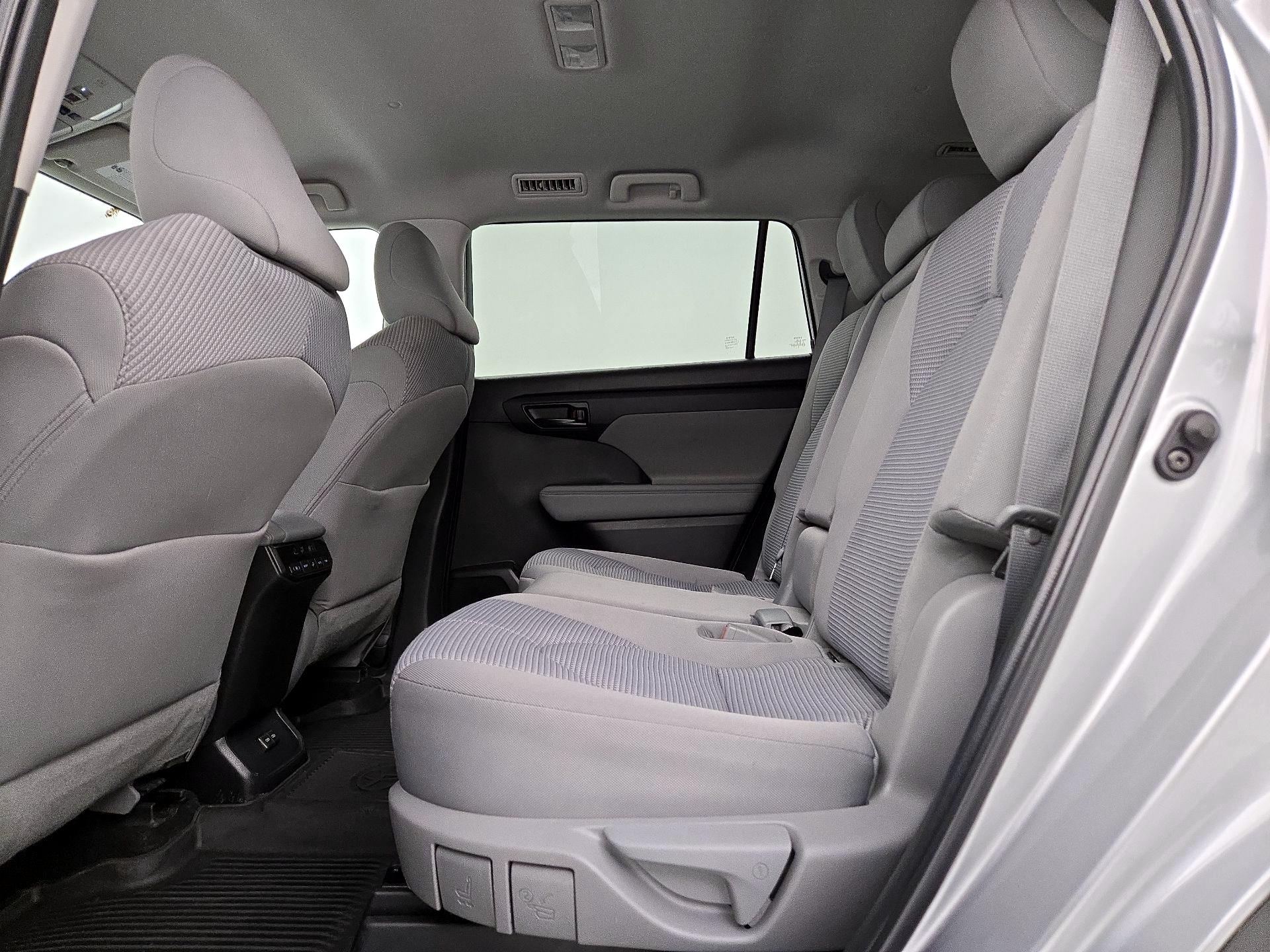 Thumbnail: 2023 Toyota Highlander - 18