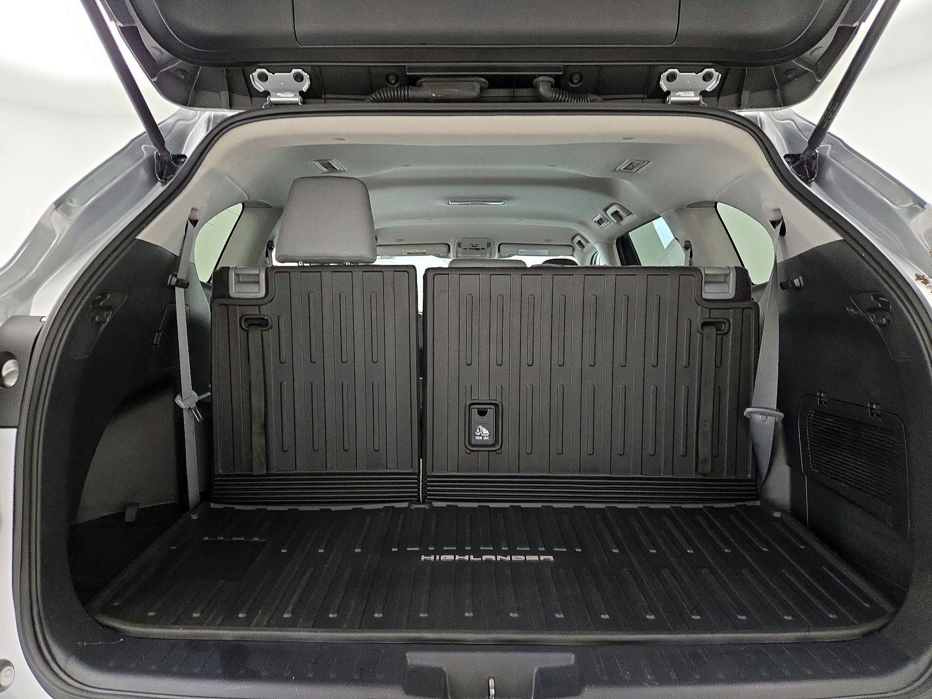 Thumbnail: 2023 Toyota Highlander - 20