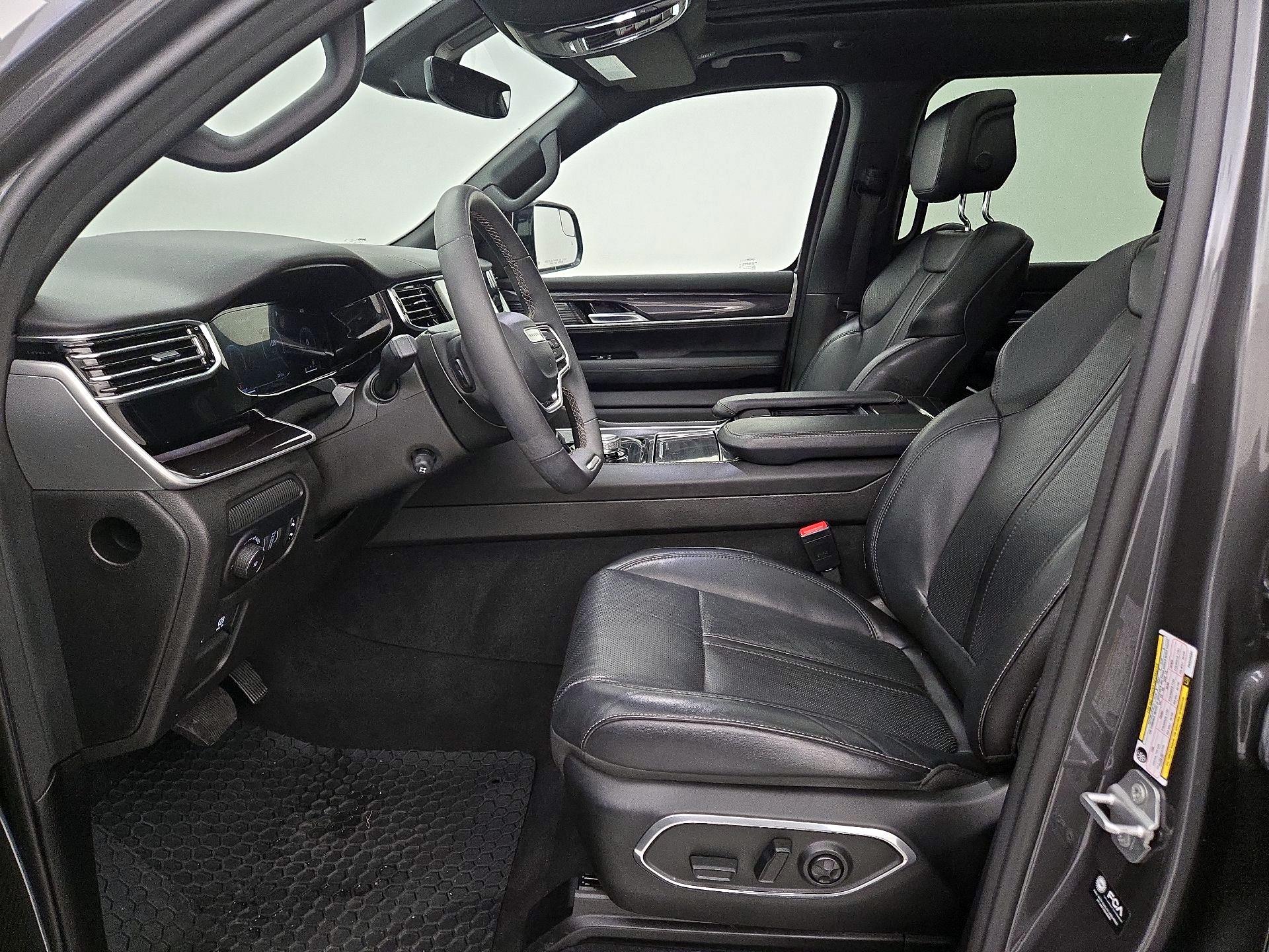 Thumbnail: 2023 Jeep Wagoneer - 11