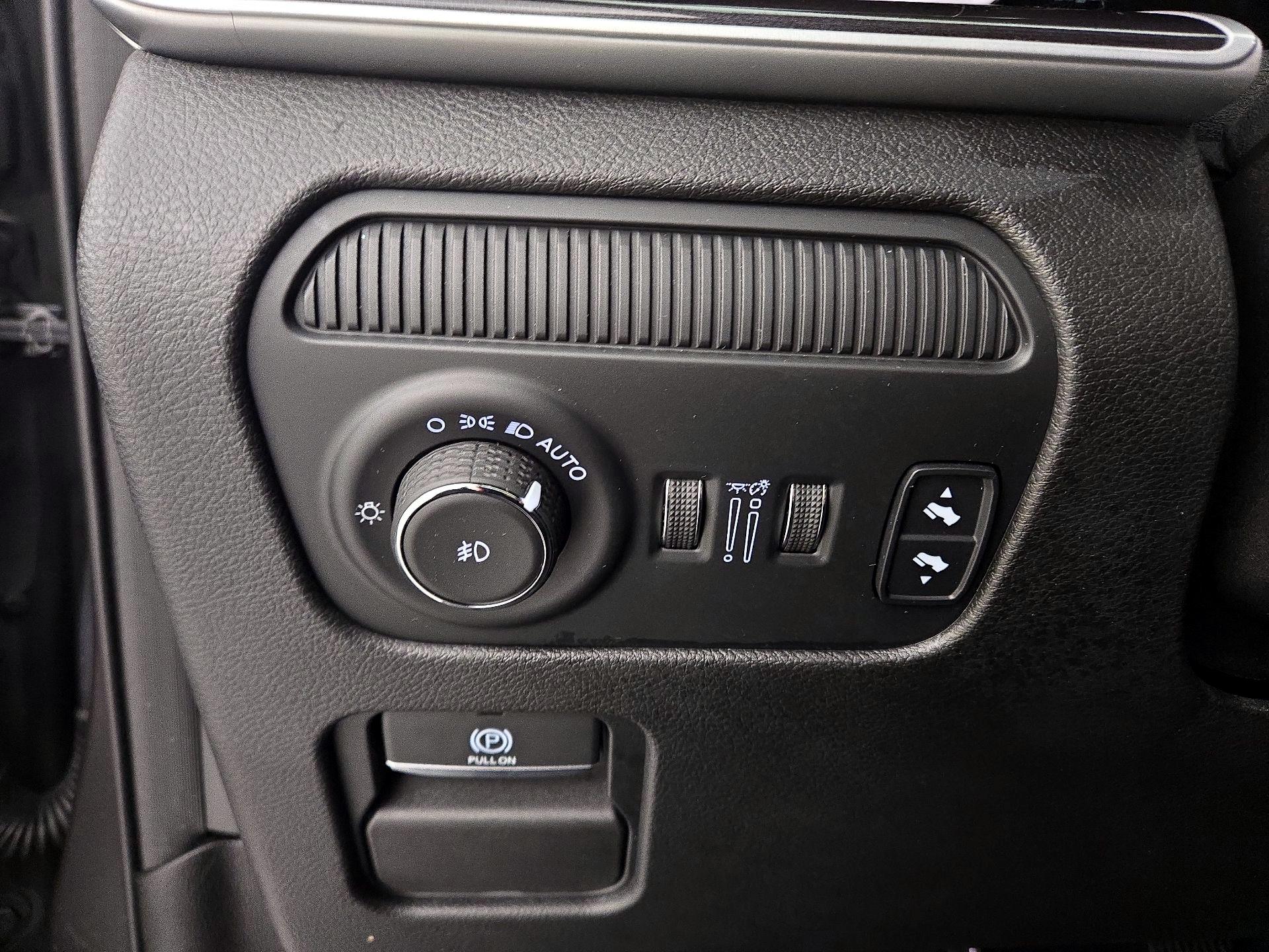 Thumbnail: 2023 Jeep Wagoneer - 13