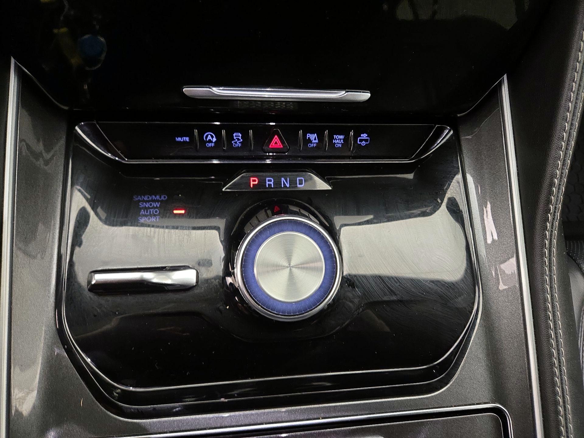 Thumbnail: 2023 Jeep Wagoneer - 17