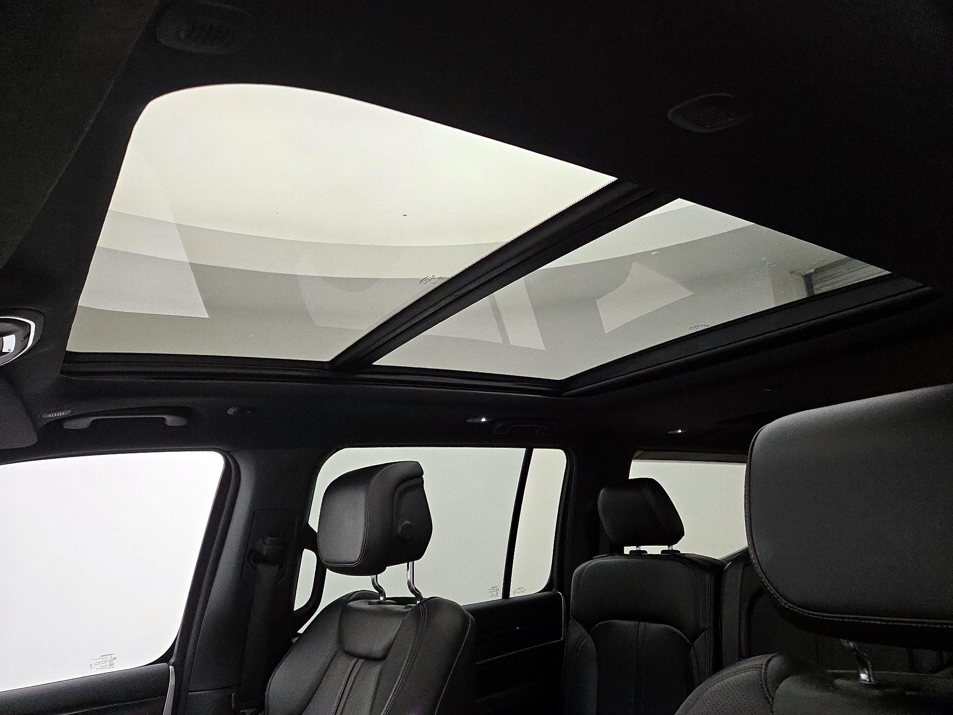 Thumbnail: 2023 Jeep Wagoneer - 19