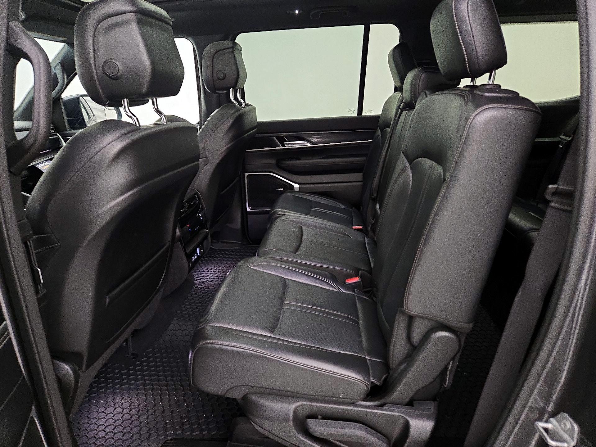 Thumbnail: 2023 Jeep Wagoneer - 20