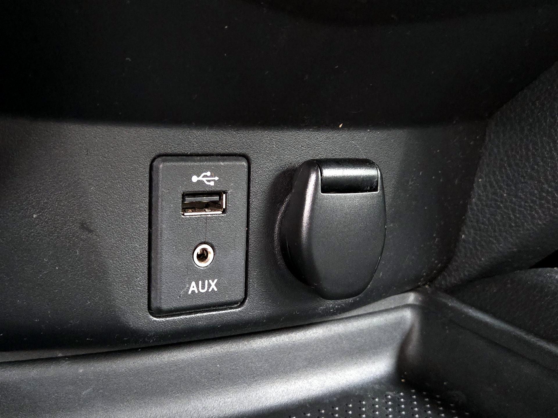 Thumbnail: 2015 Nissan Rogue - 17