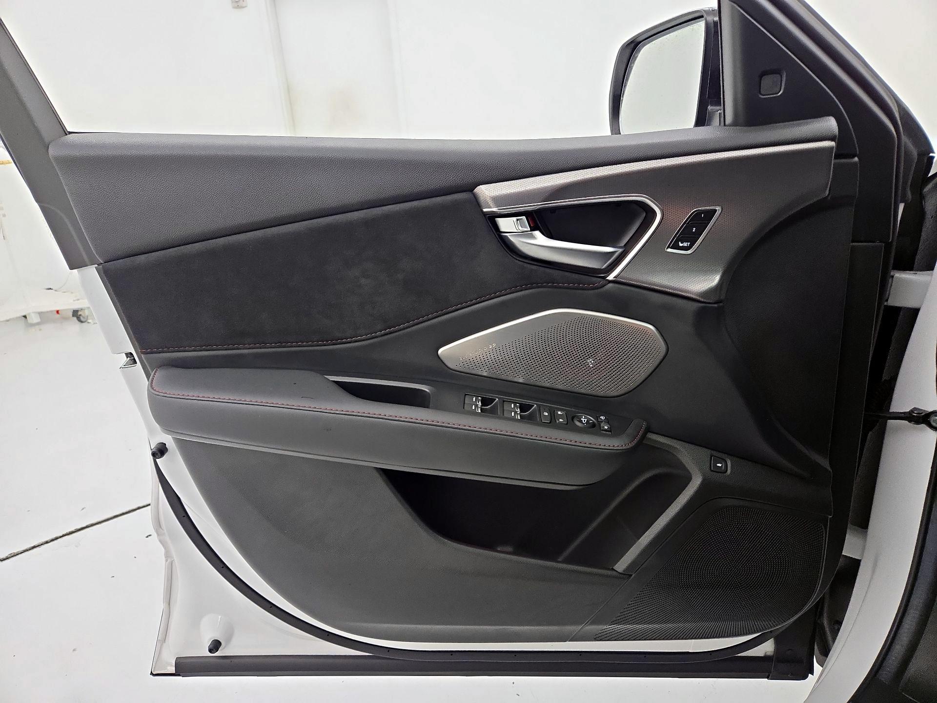 Thumbnail: 2025 Acura RDX - 12