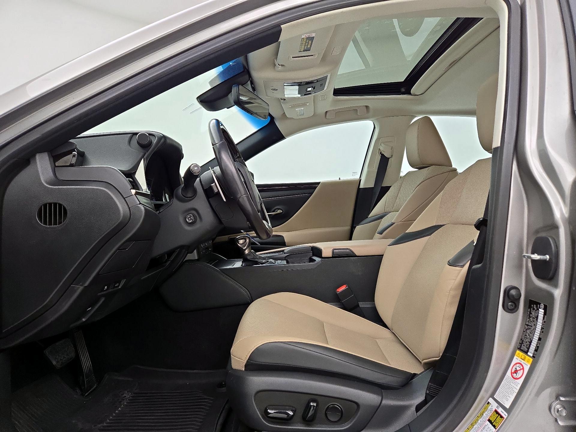 Thumbnail: 2019 Lexus ES - 11