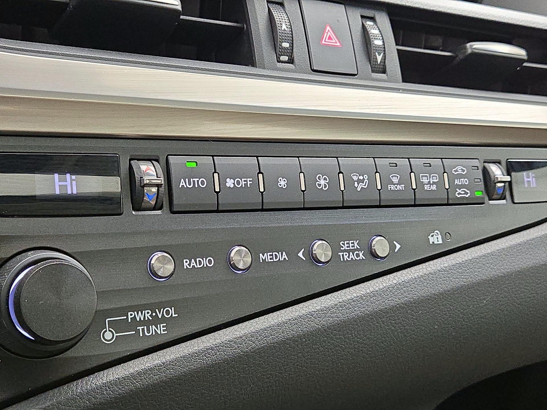 Thumbnail: 2019 Lexus ES - 16