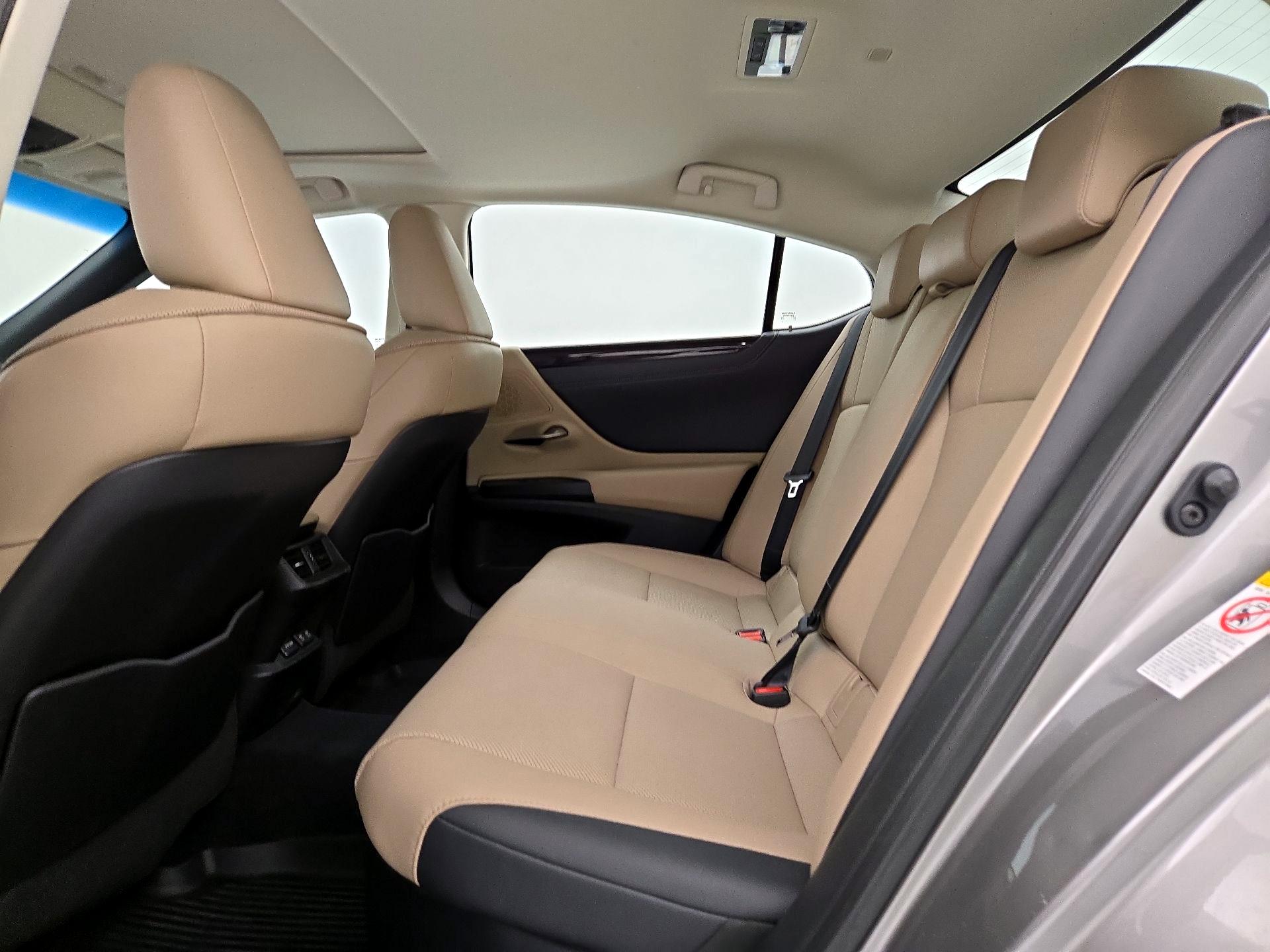 Thumbnail: 2019 Lexus ES - 20