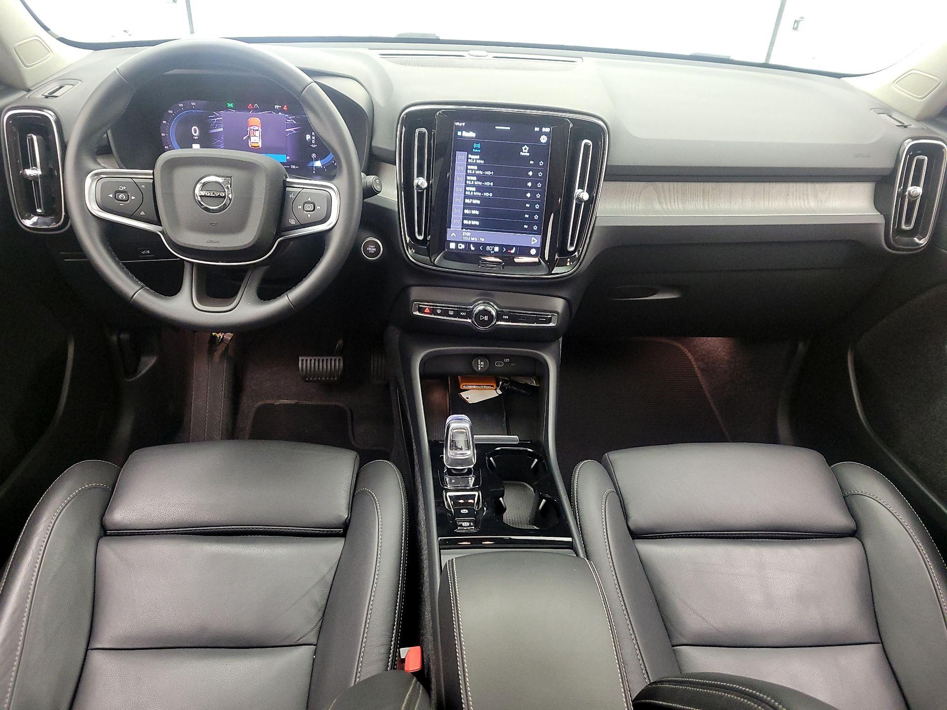 Thumbnail: 2025 Volvo XC40 - 9