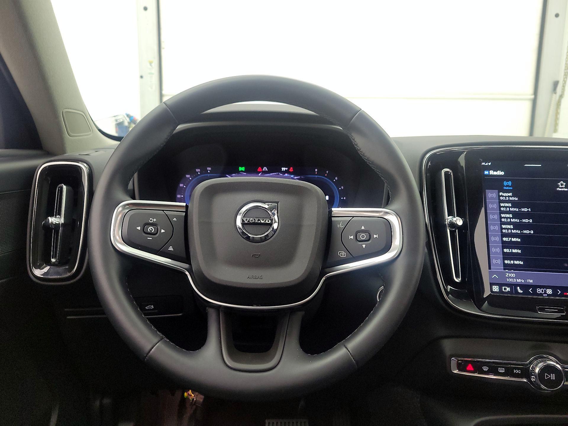 Thumbnail: 2025 Volvo XC40 - 10